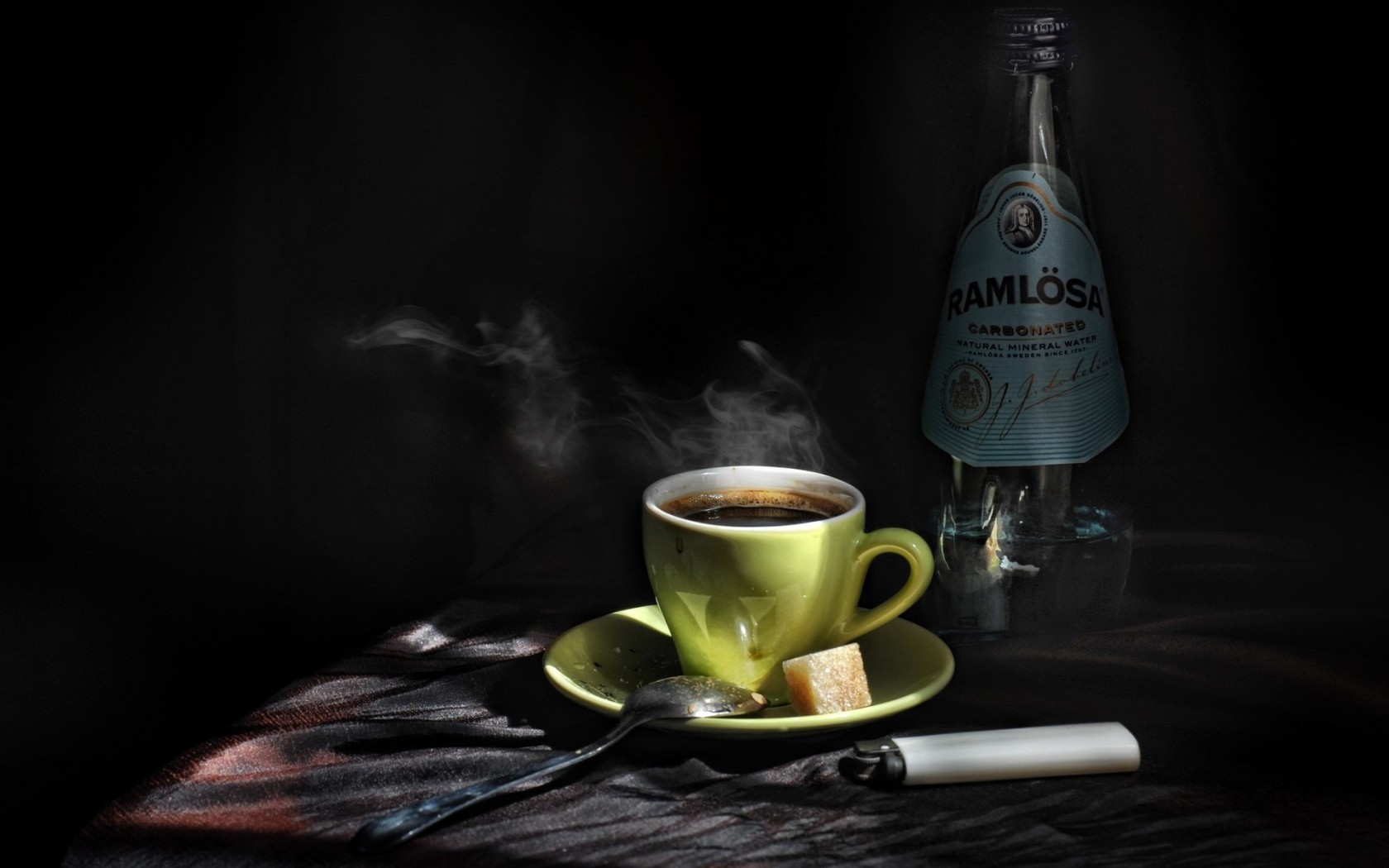 Кофе и минеральная вода