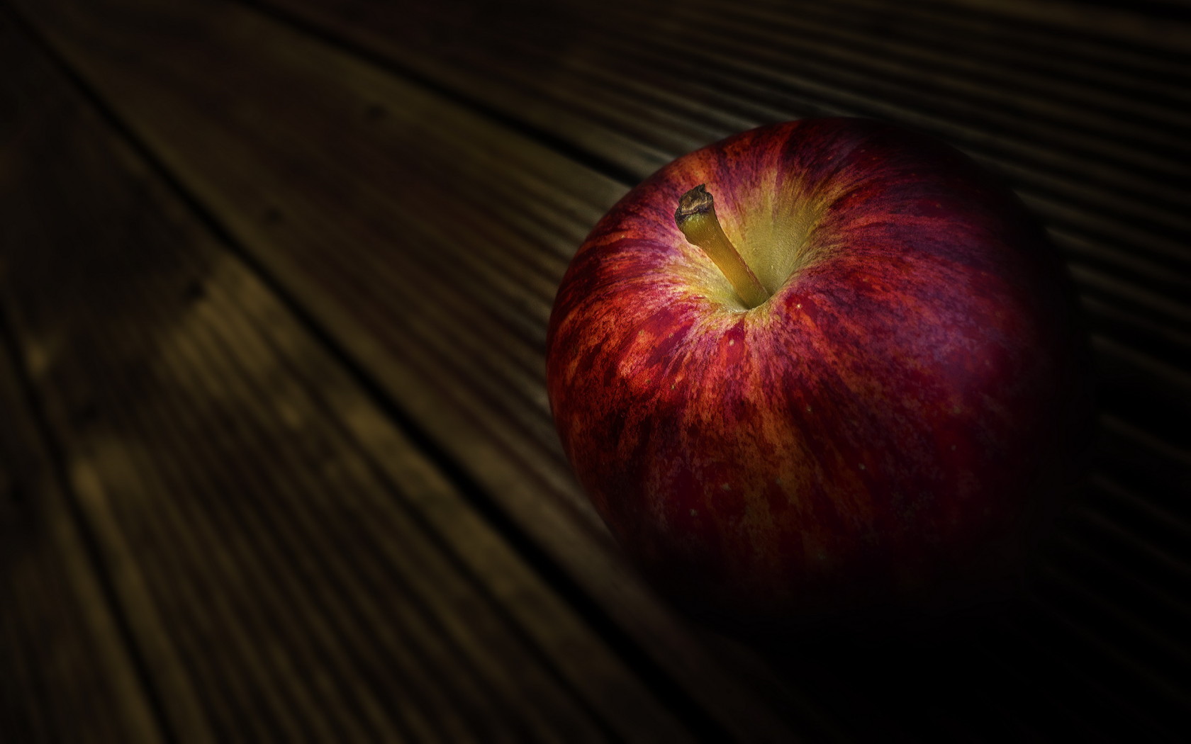Спелое яблоко