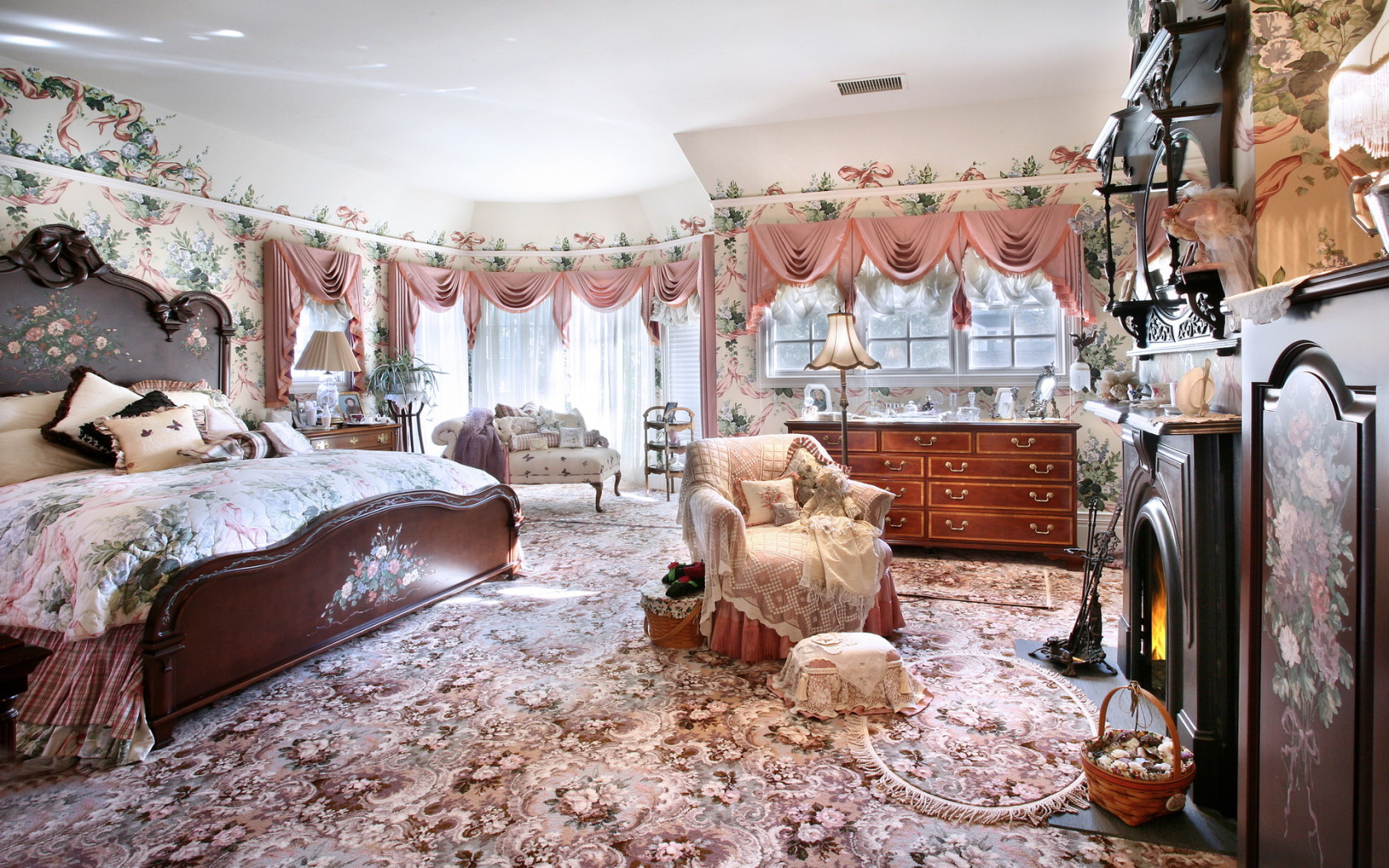 Спальная с камином