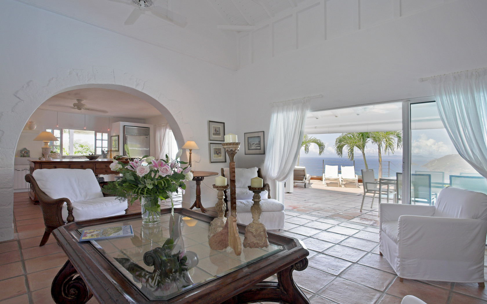 Вилла на берегу