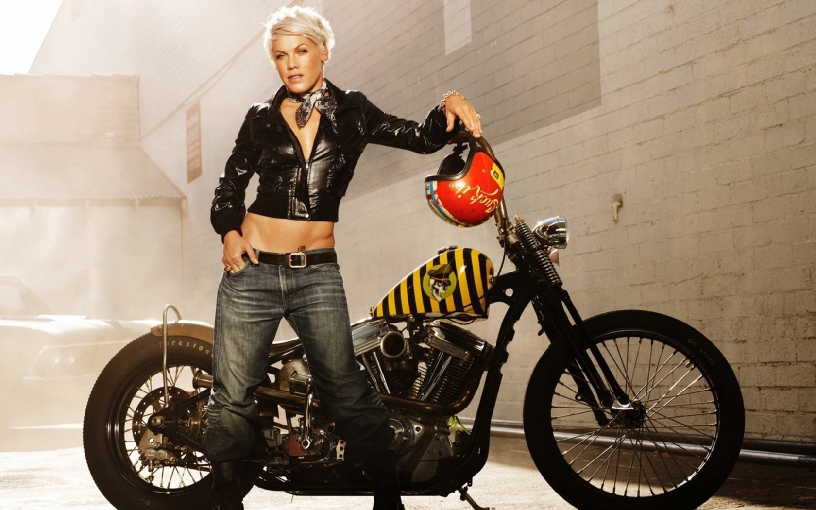Пинк и мотоцикл