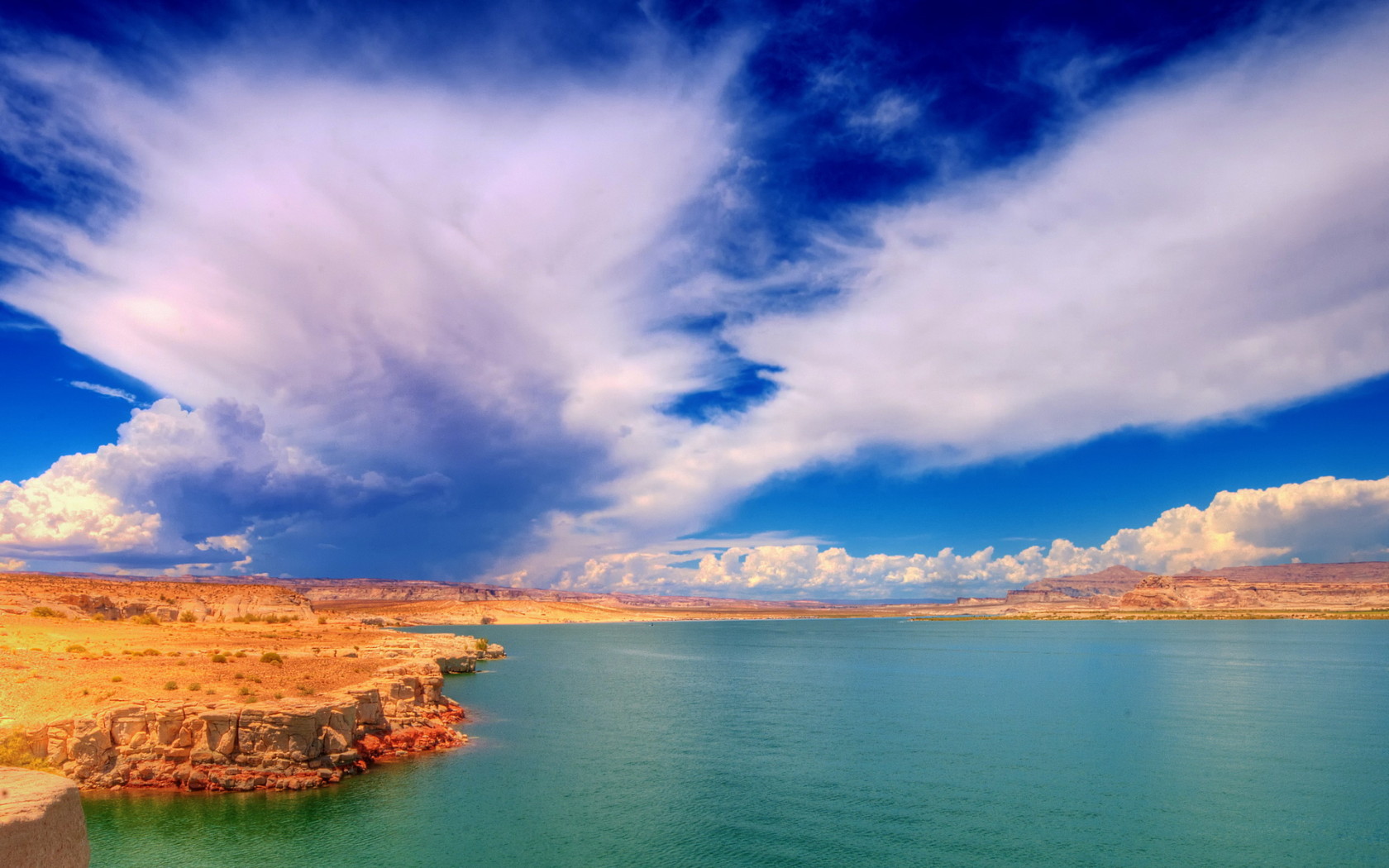 Озеро в пустыне