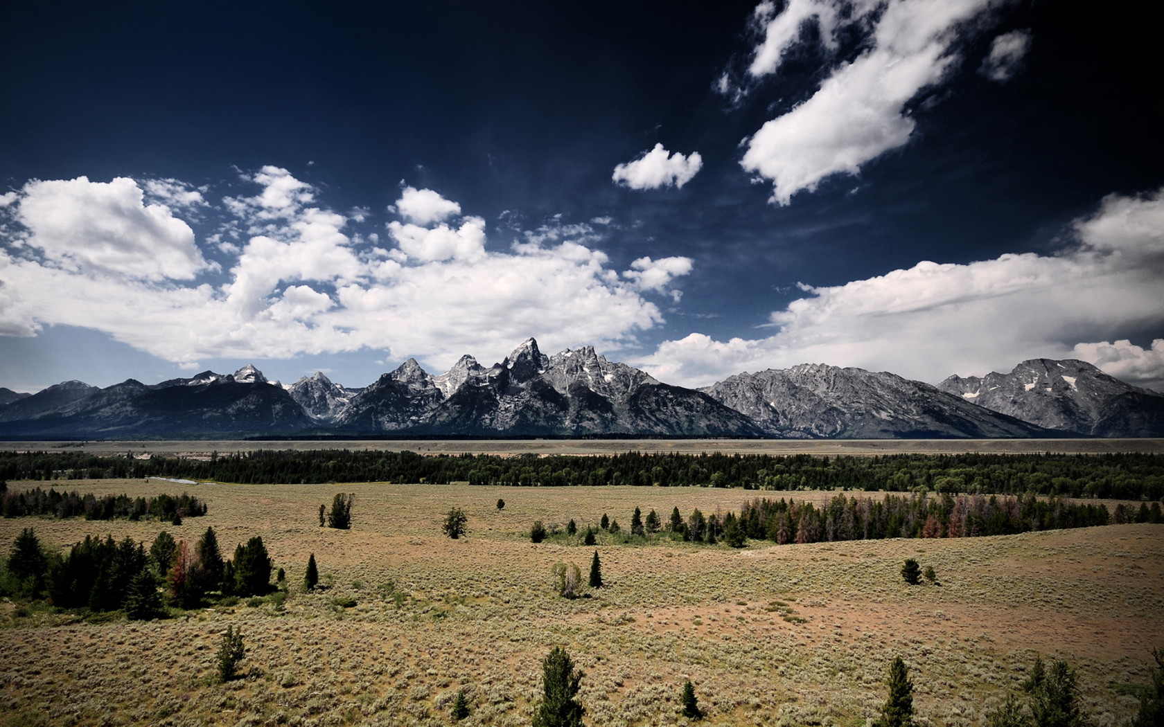 Горы на горизонте