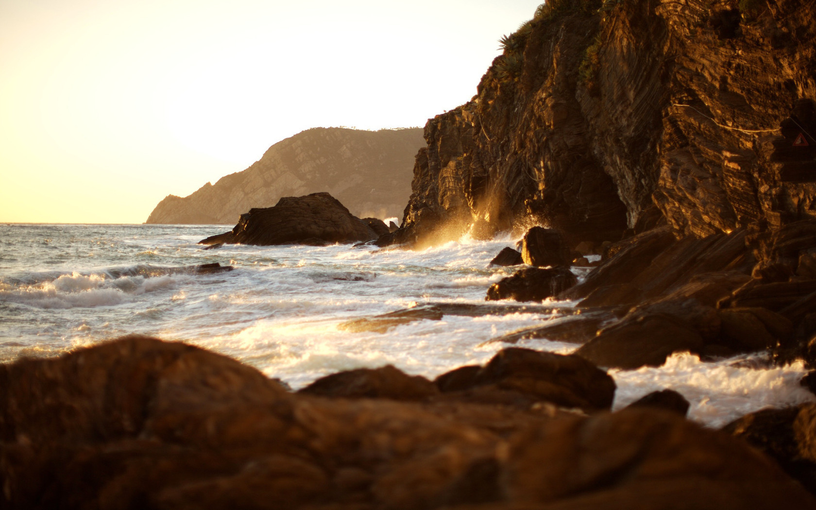 Прибрежные скалы