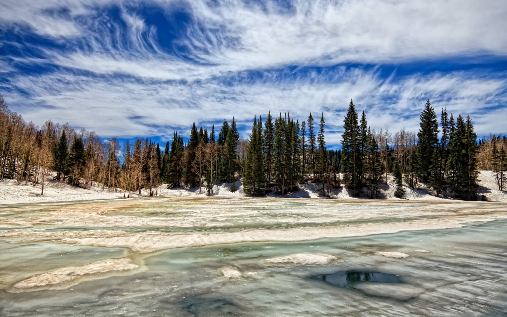 Замерзшее озеро