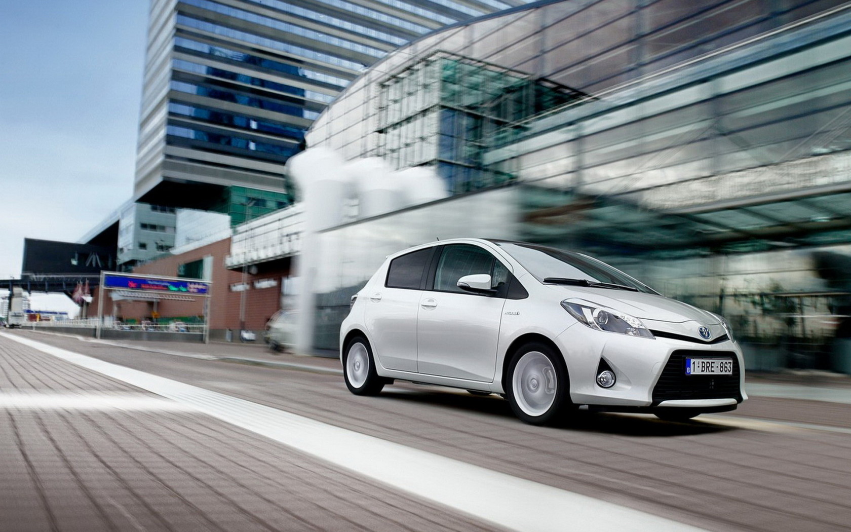 Toyota Yaris Hybrid 2013