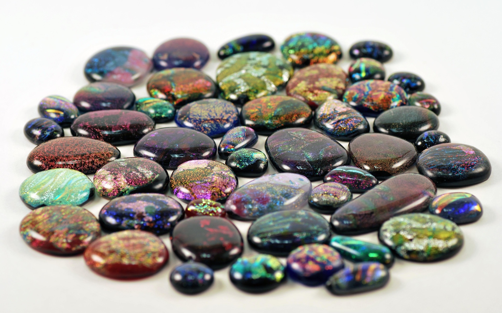 Перламутровые камни