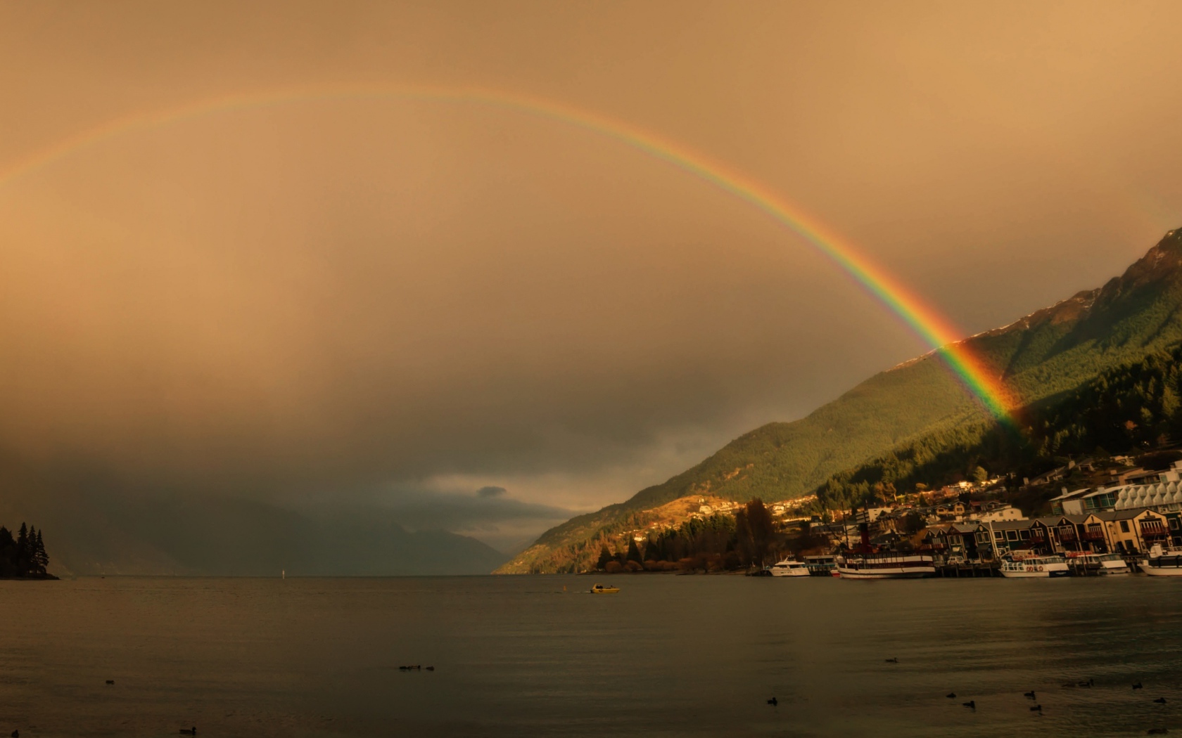 Радуга над озером