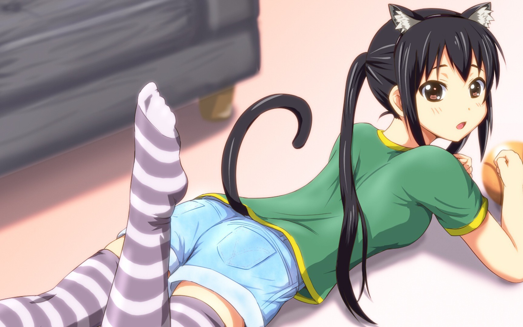 Девочка с ушами и хвостом