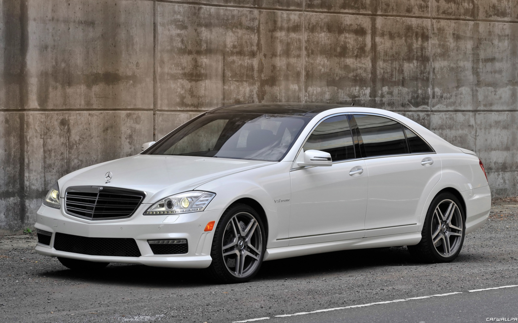 Белый Mercedes-Benz S65 AMG