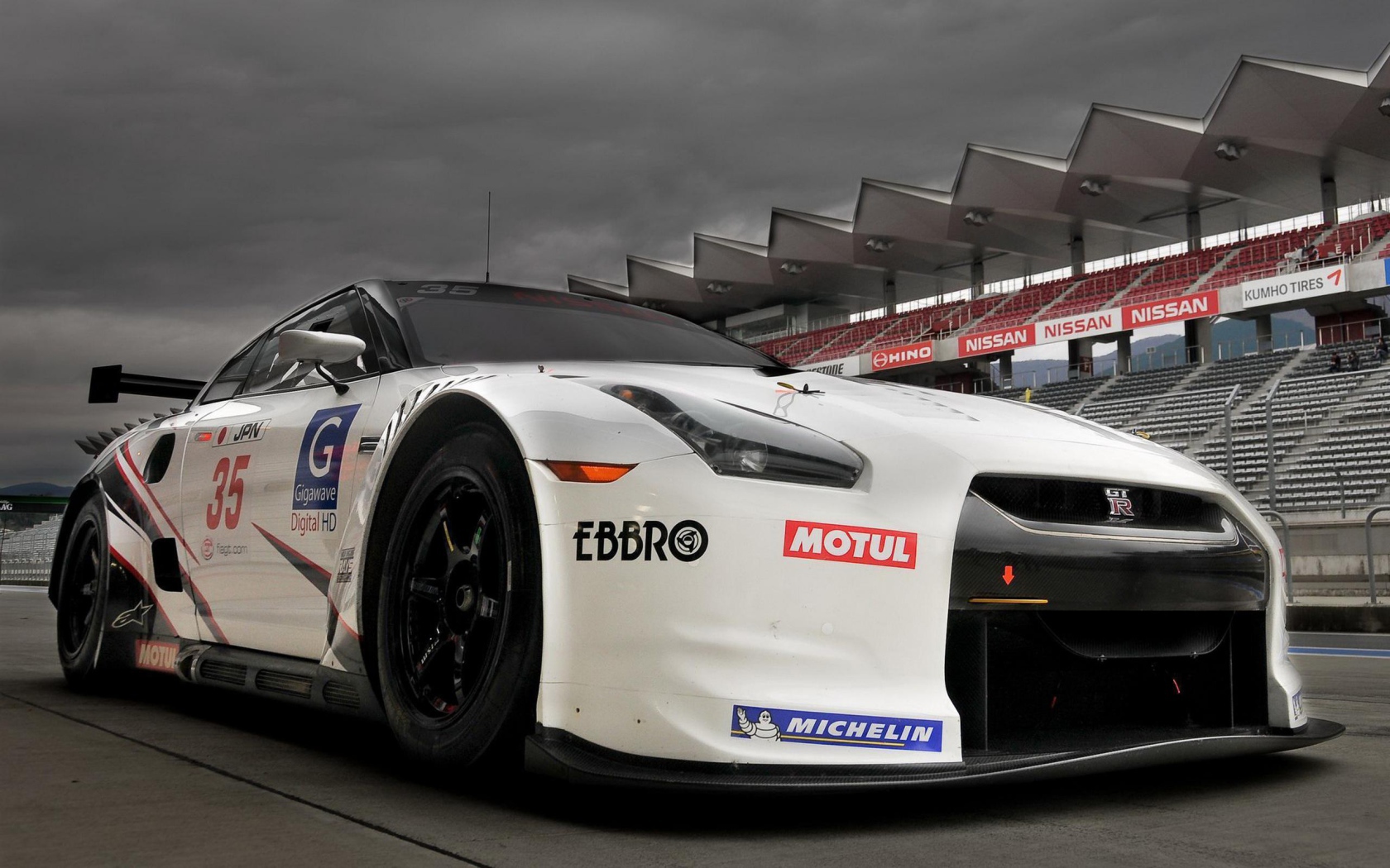 Автомобиль Нисан GTR