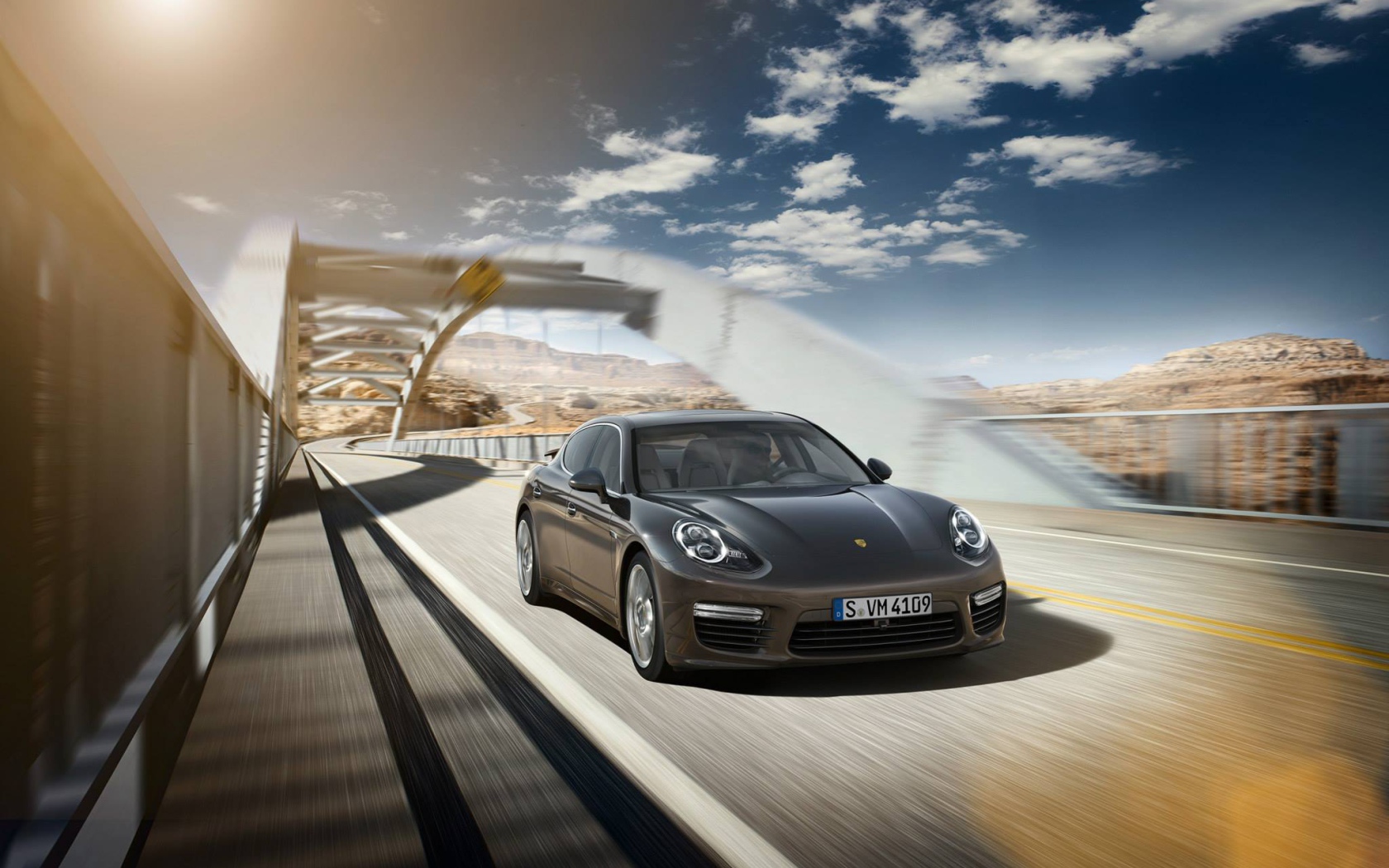 2014 Porsche Panamera Turbo S на мосту