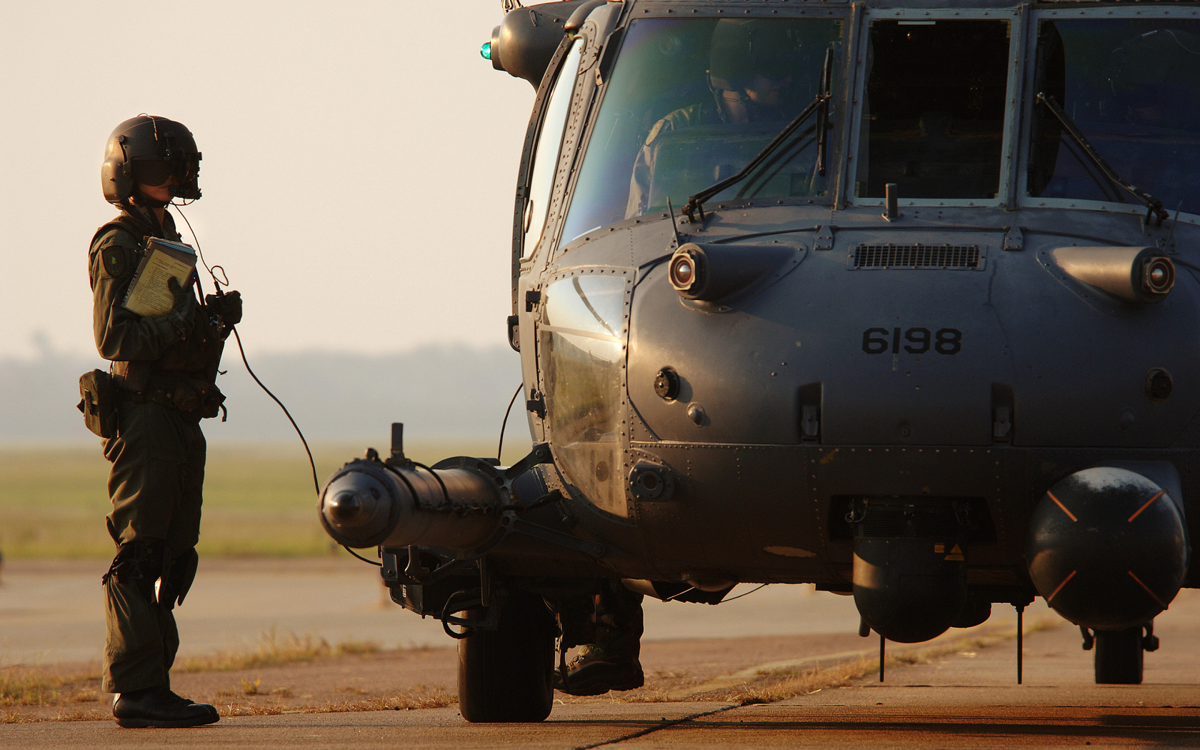 Вертолет и пилот