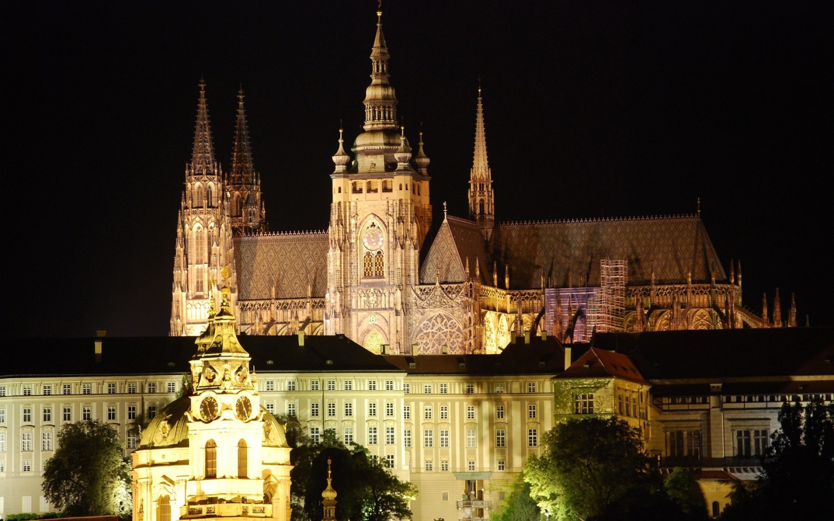 Архитектурный ансамбль с часами