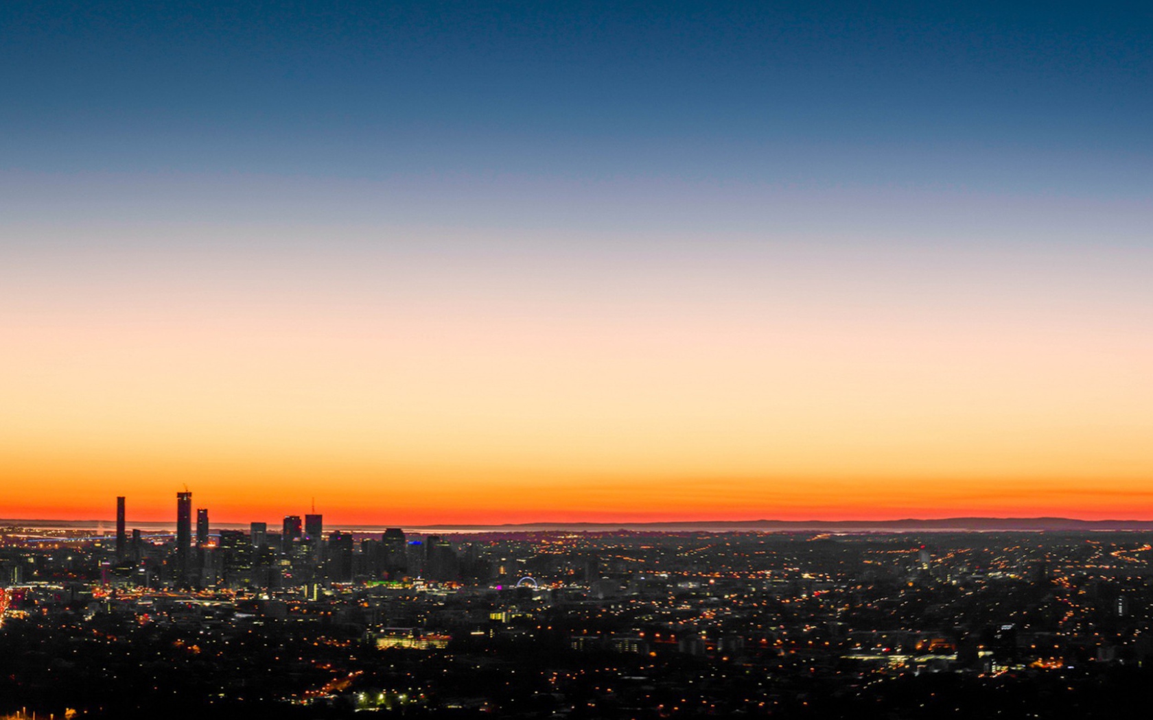 Городской пейзаж на закате