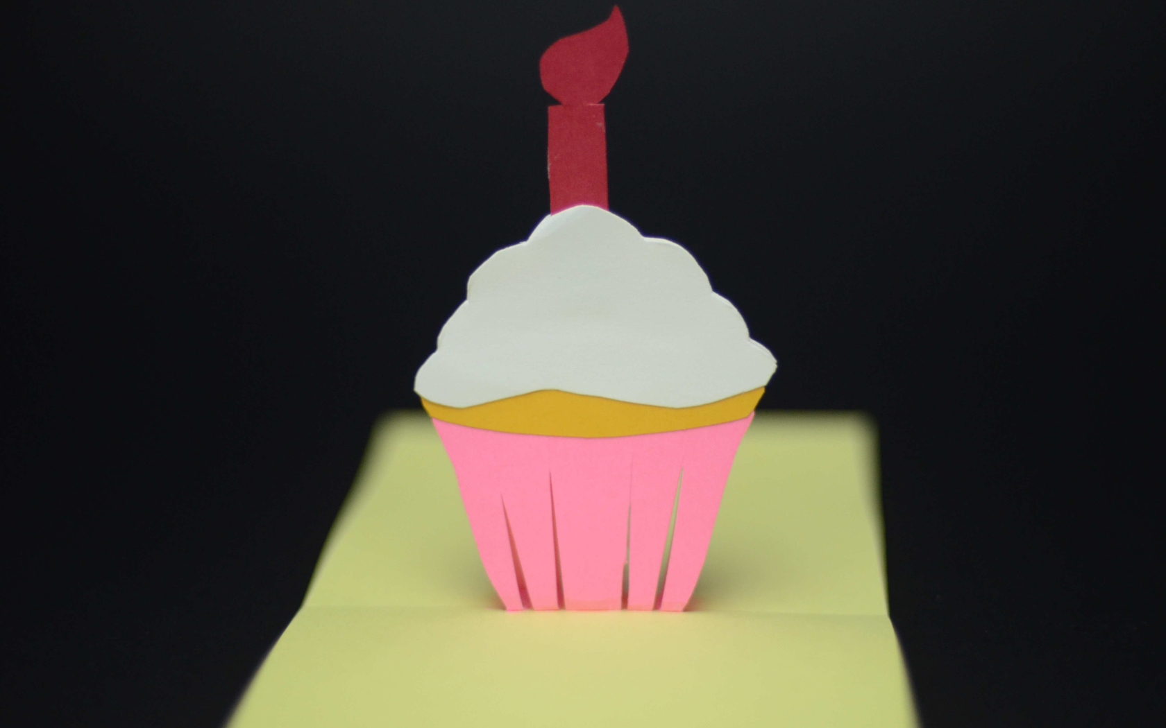 Бумажный кекс на день рождения