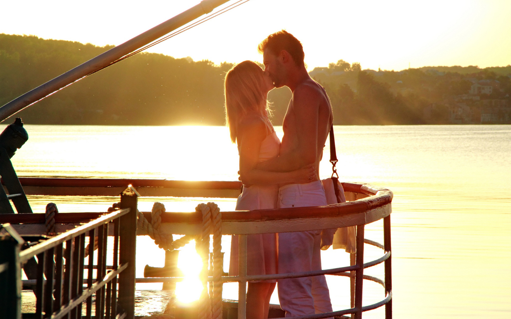 Поцелуй на закате