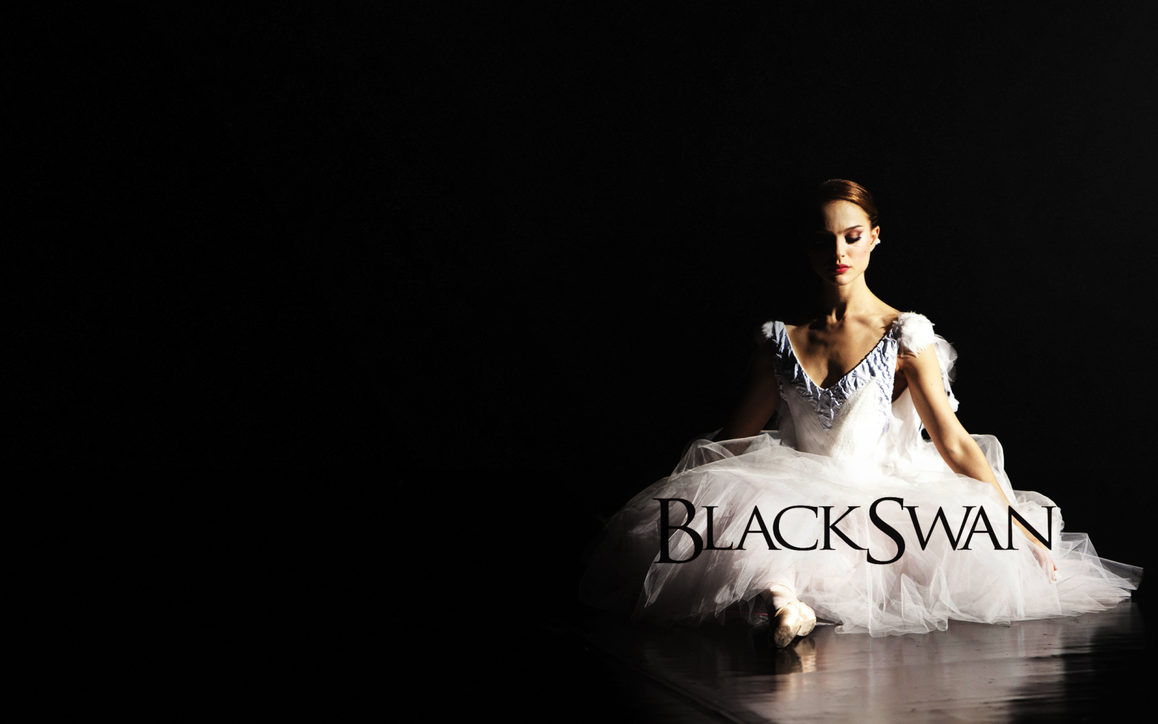 Балерина в образе белого лебедя