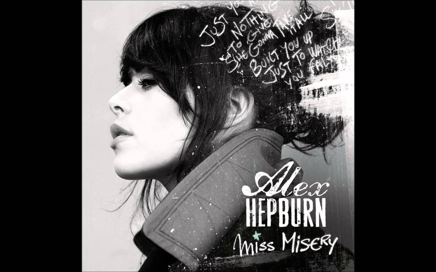 Alex Hepburn на черно-белом фоне