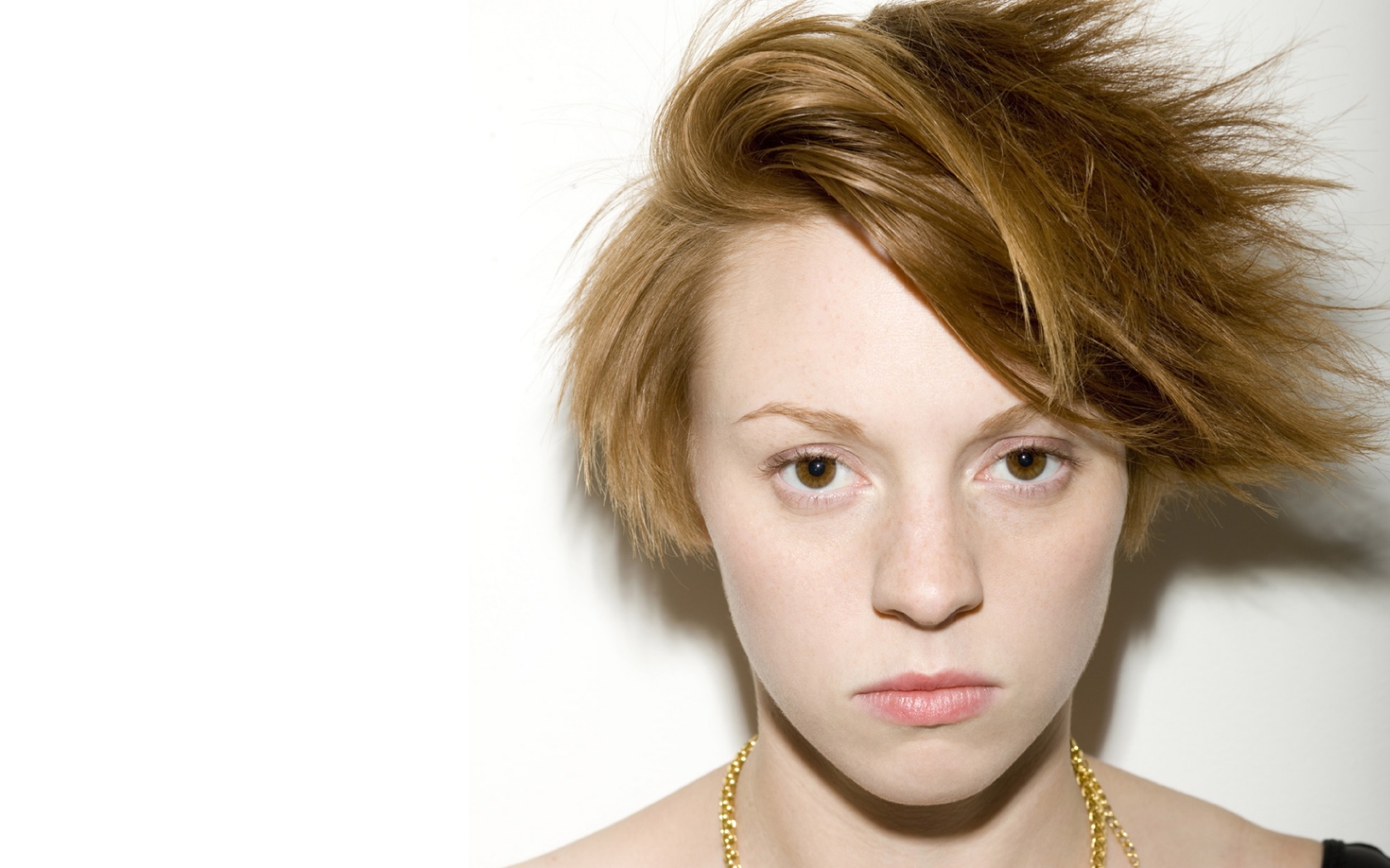 La Roux в сумасшедшей прическе