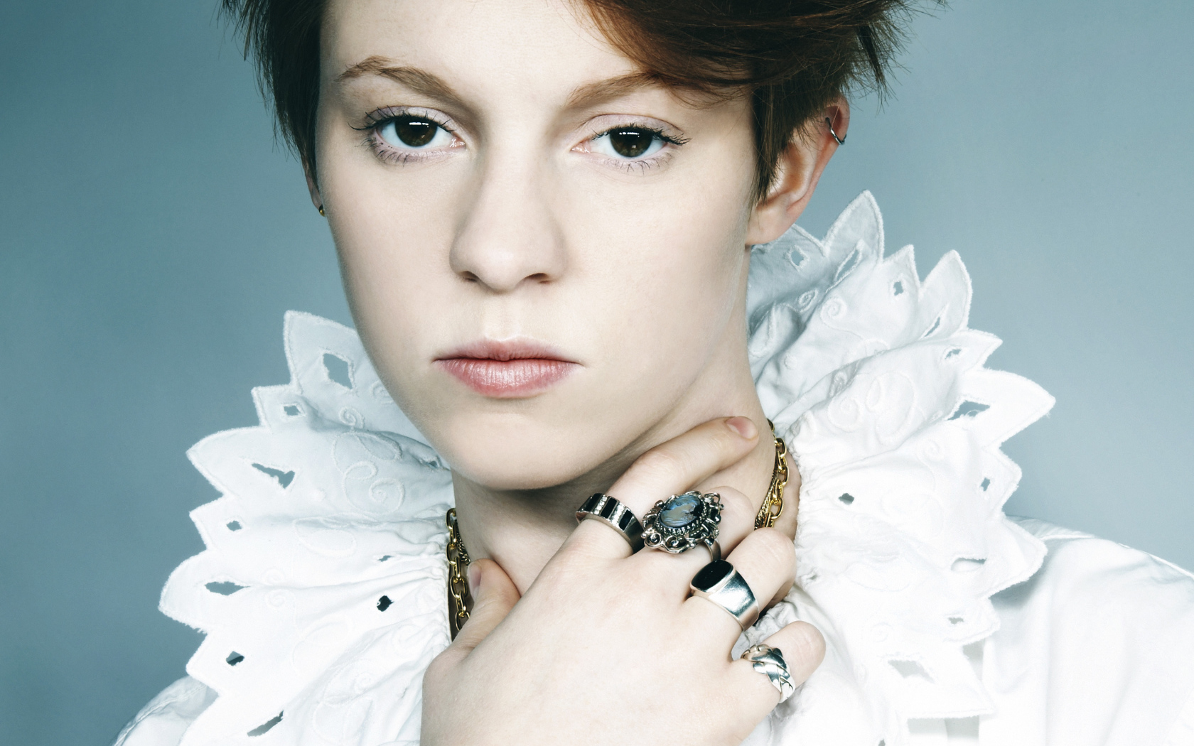 La Roux позирует для камеры