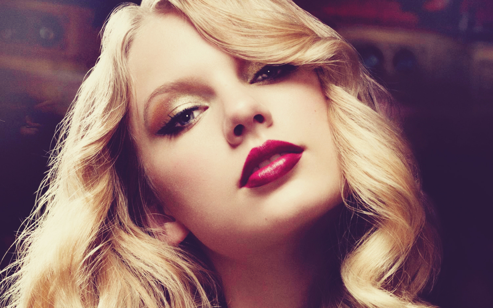 Taylor Swift красная помада