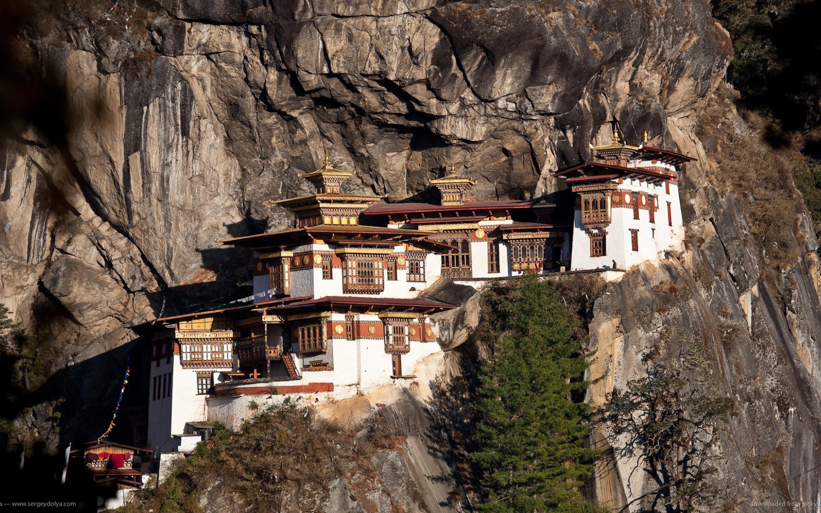 Дом на скалах