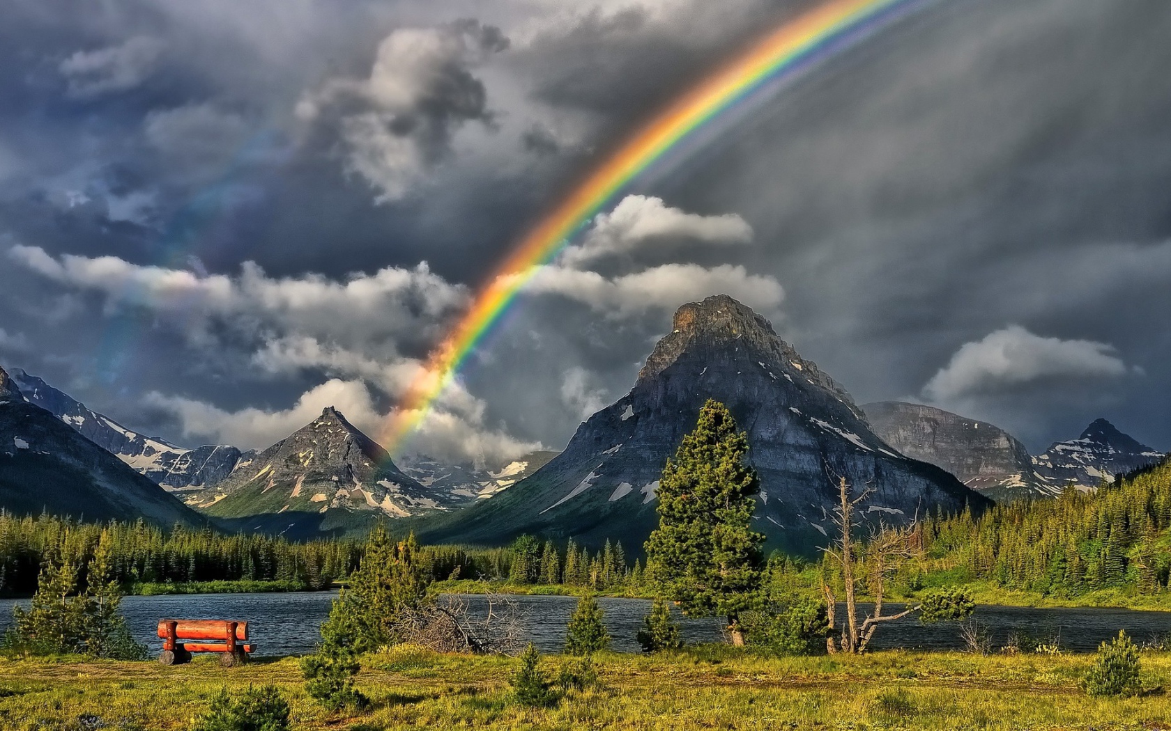 Радуга над горным озером