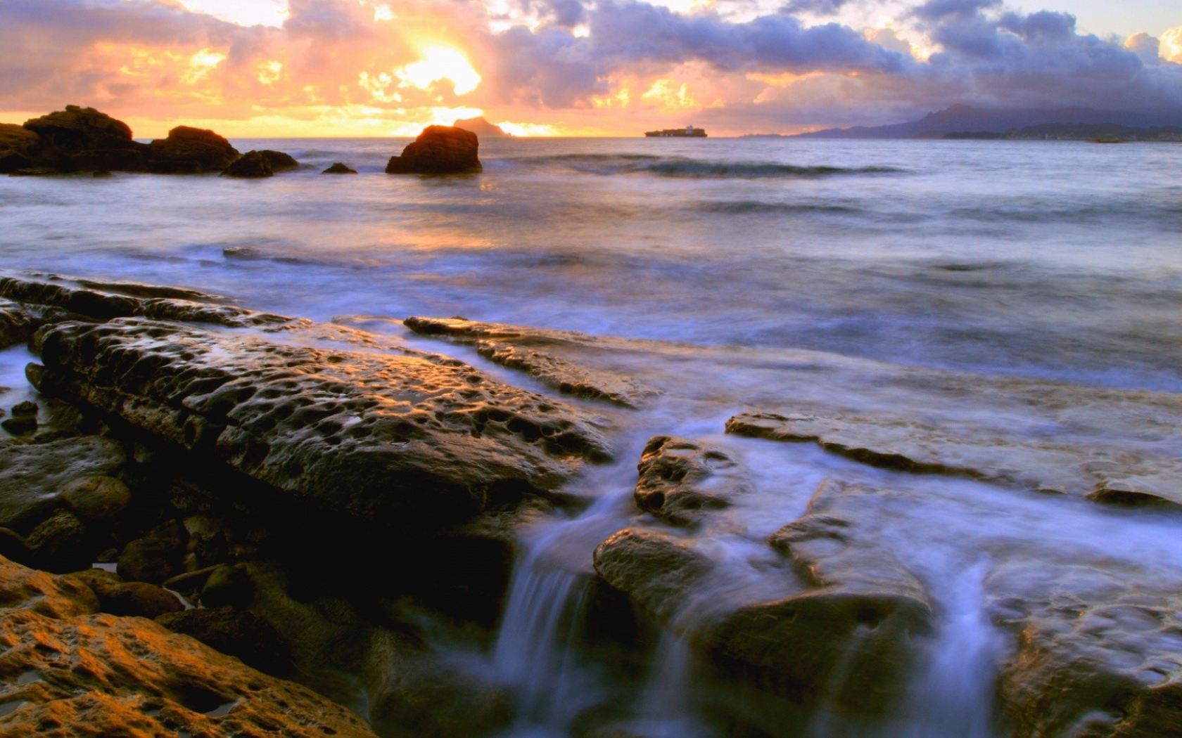 Закат на морском побережье