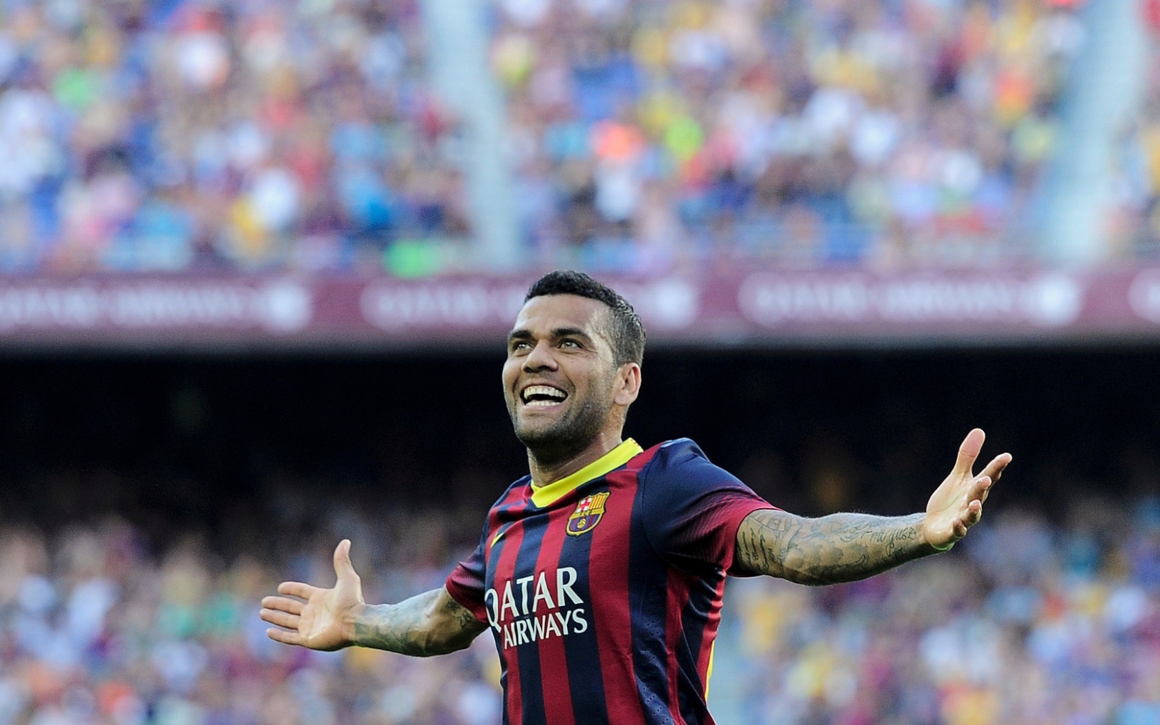Барселона Даниэл Алвес благодарит болельщиков