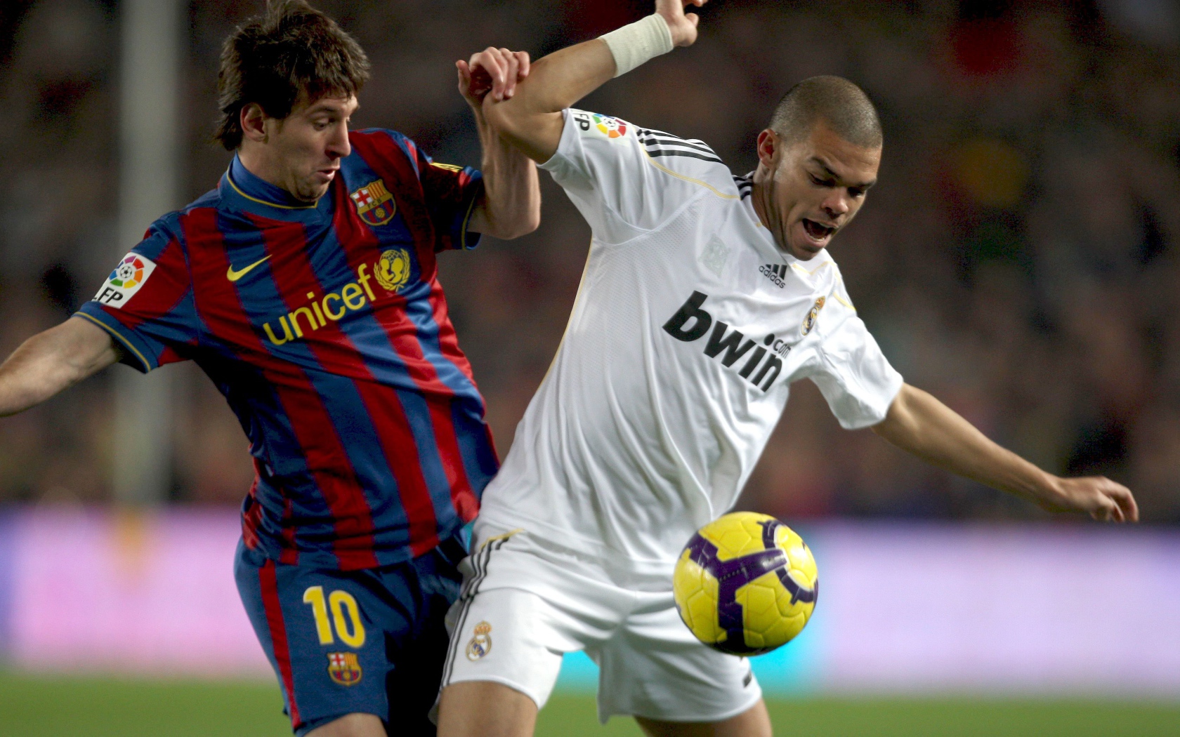 Real Madrid Pepe is fighting for the ball