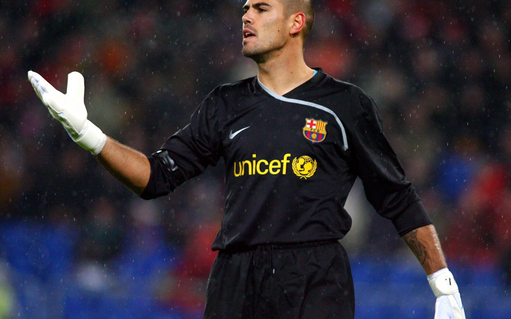 Игрок Барселоны Виктор Вальдес