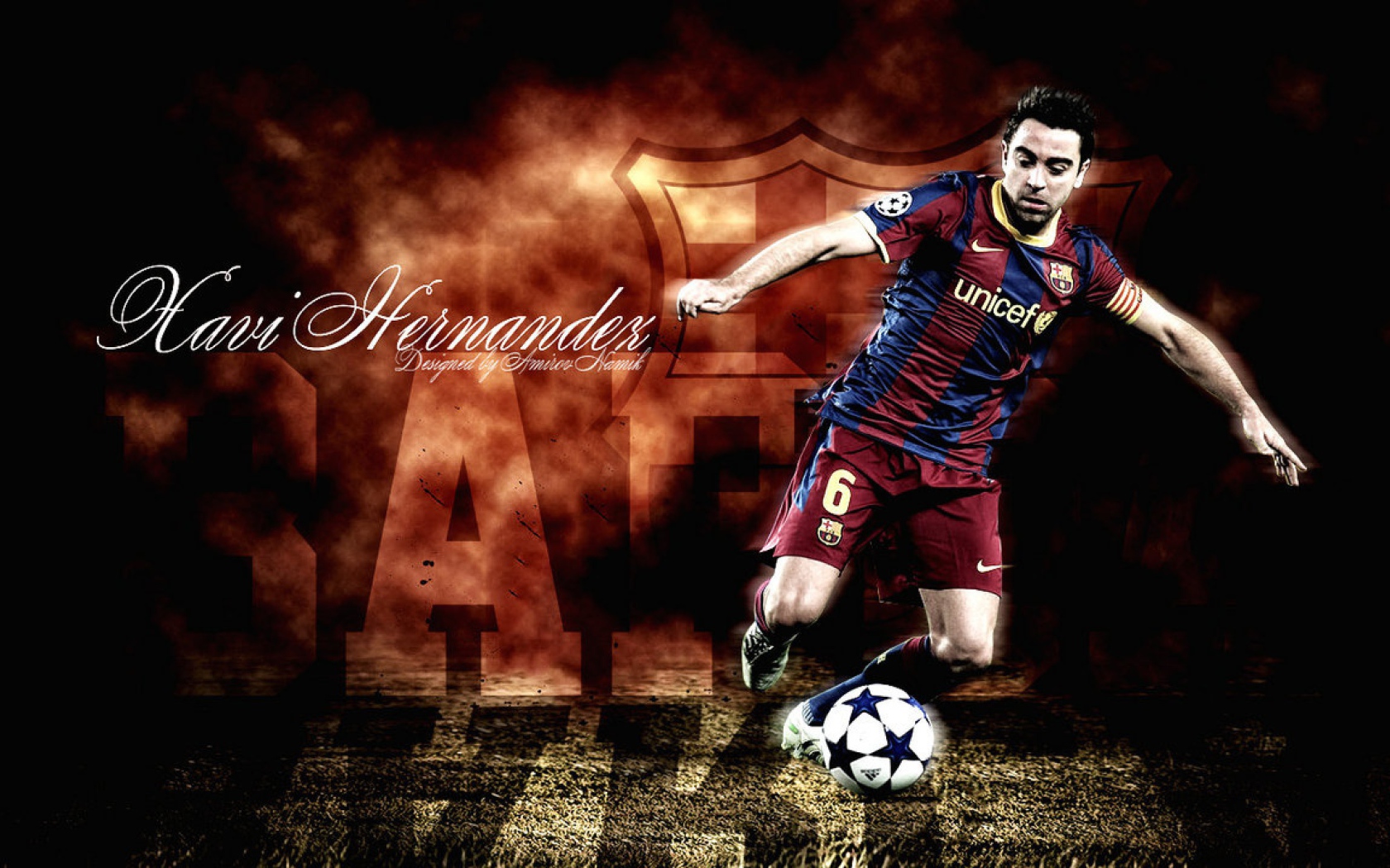 Игрок Барселоны Хави Эрнандес бьет мяч