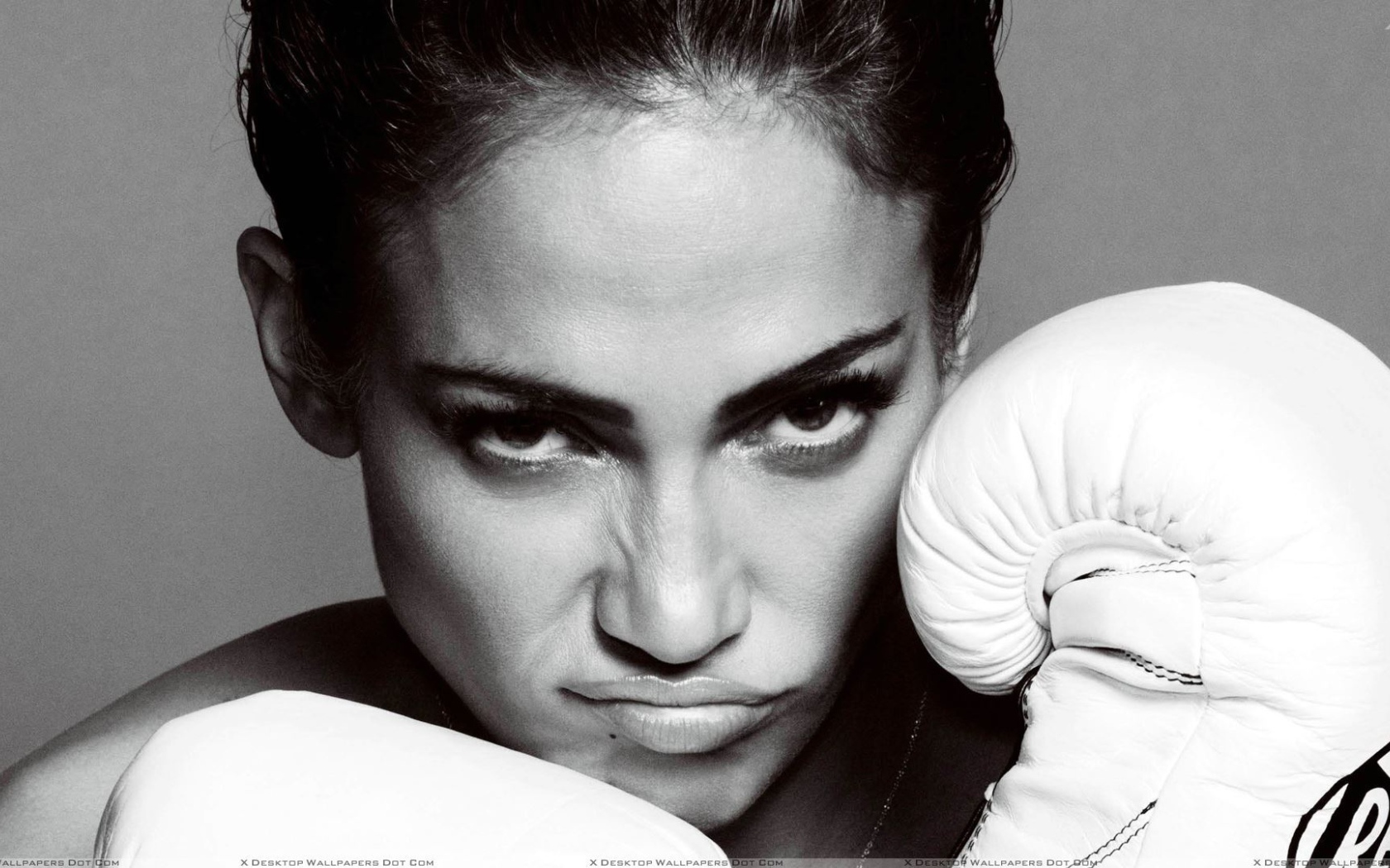 Дженнифер Лопес в боксёрских перчатках