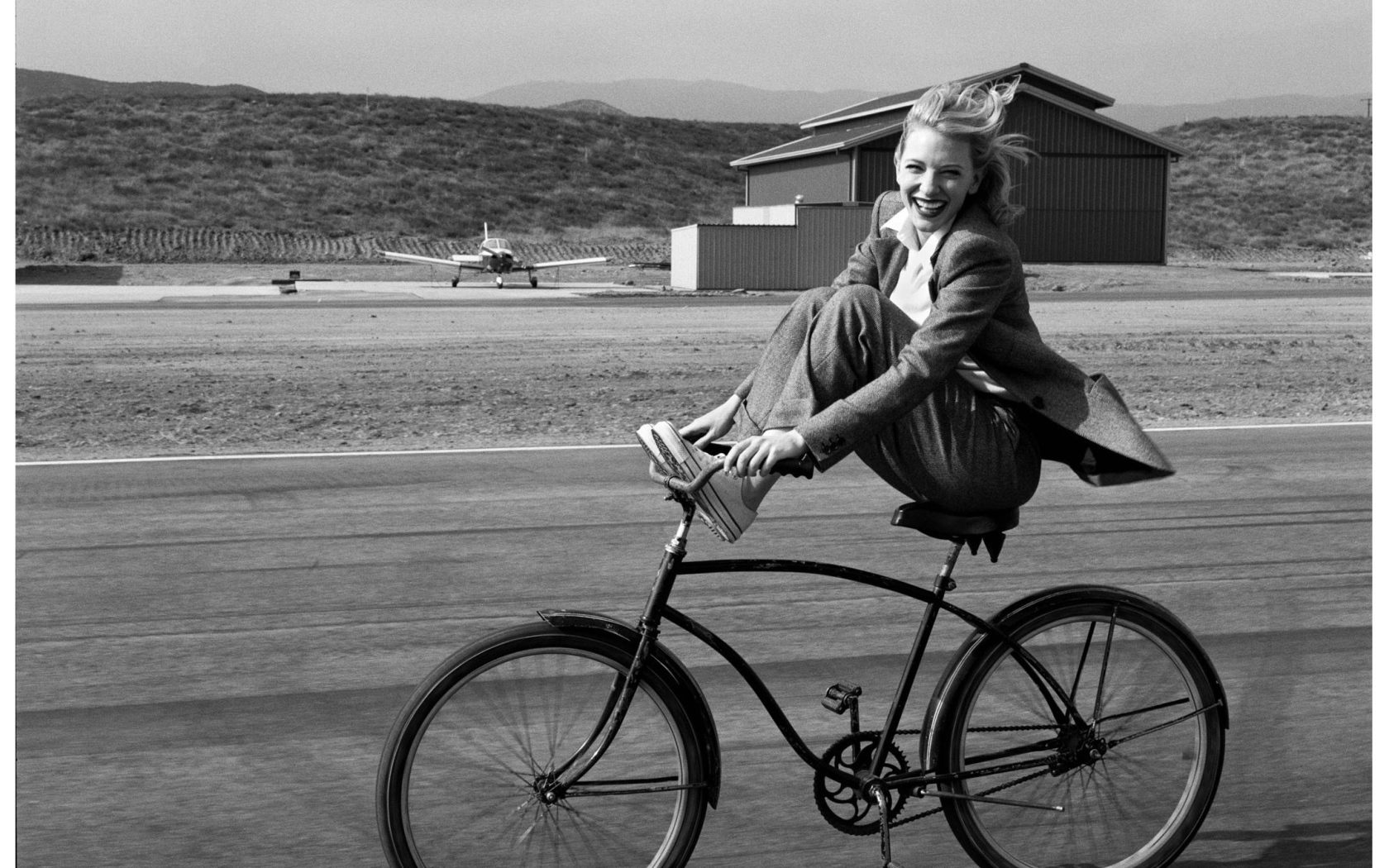  Photo of Cate Blanchett on the bike