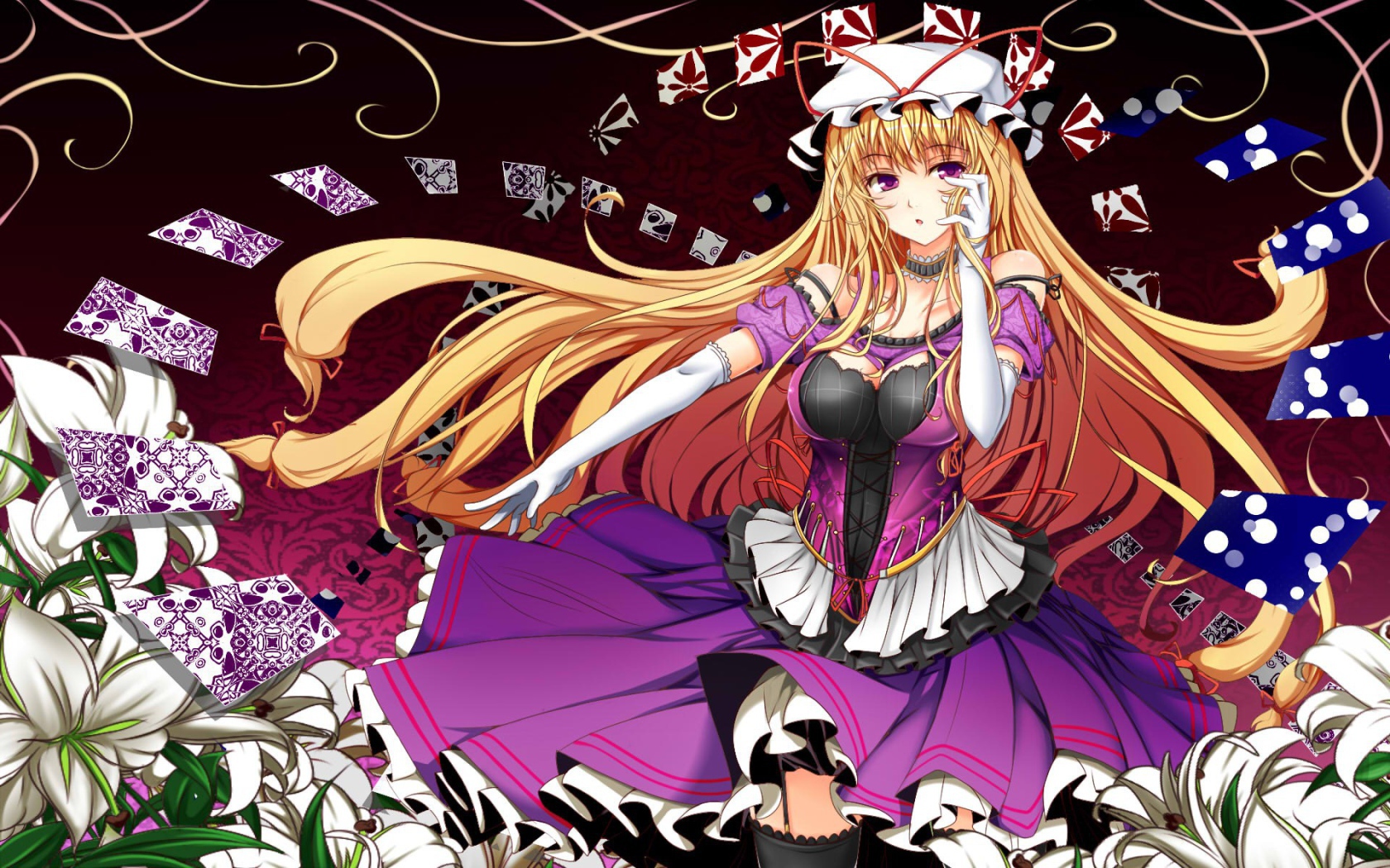 Девушка гадает на картах