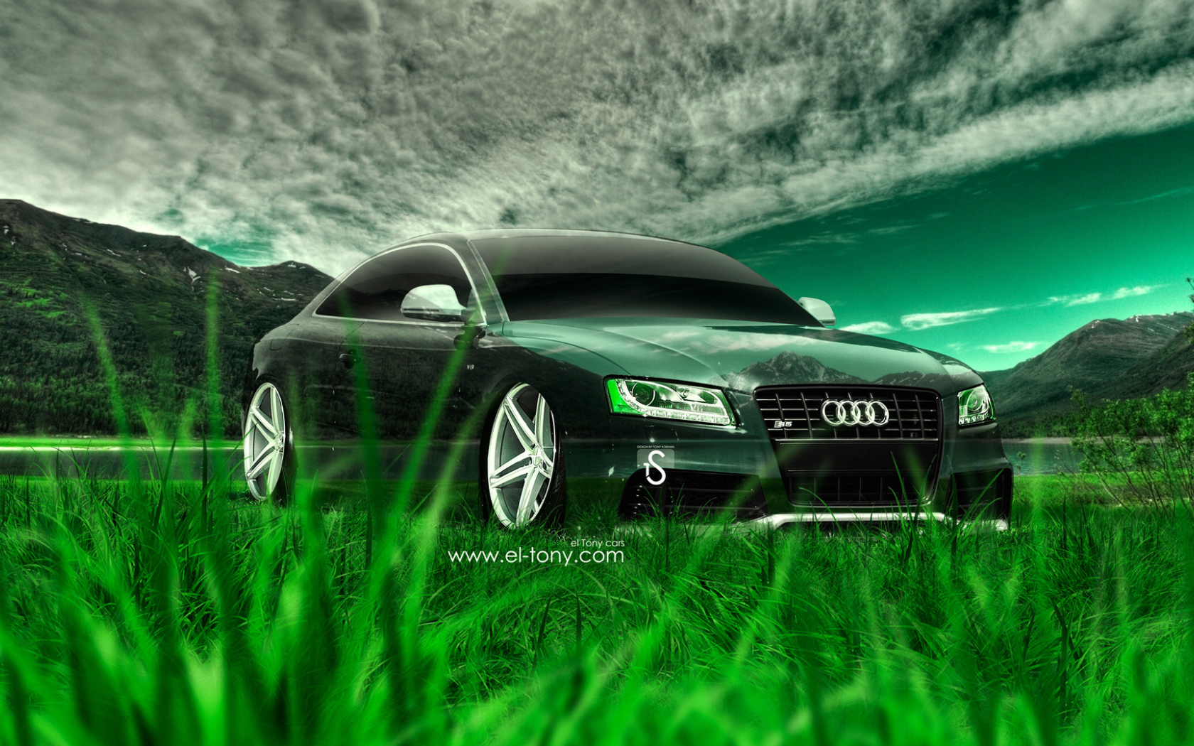 Audi S5 на фоне гор