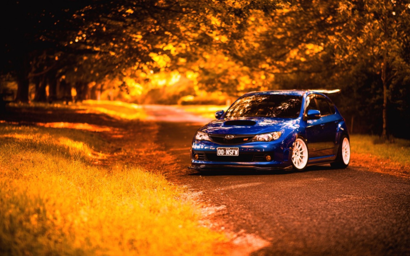 Синий Субару Импреза