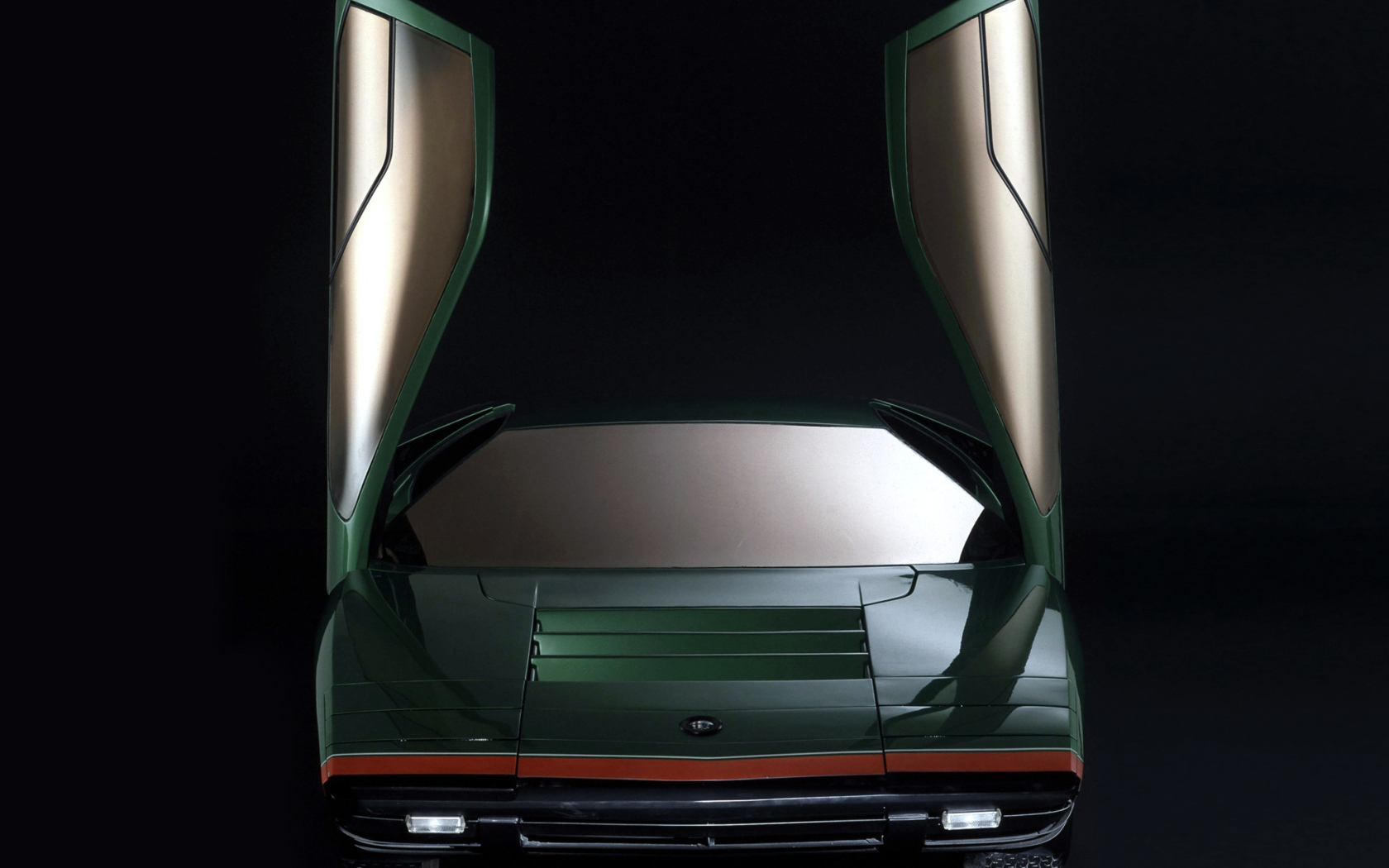 Красивый автомобиль Alfa Romeo carabo