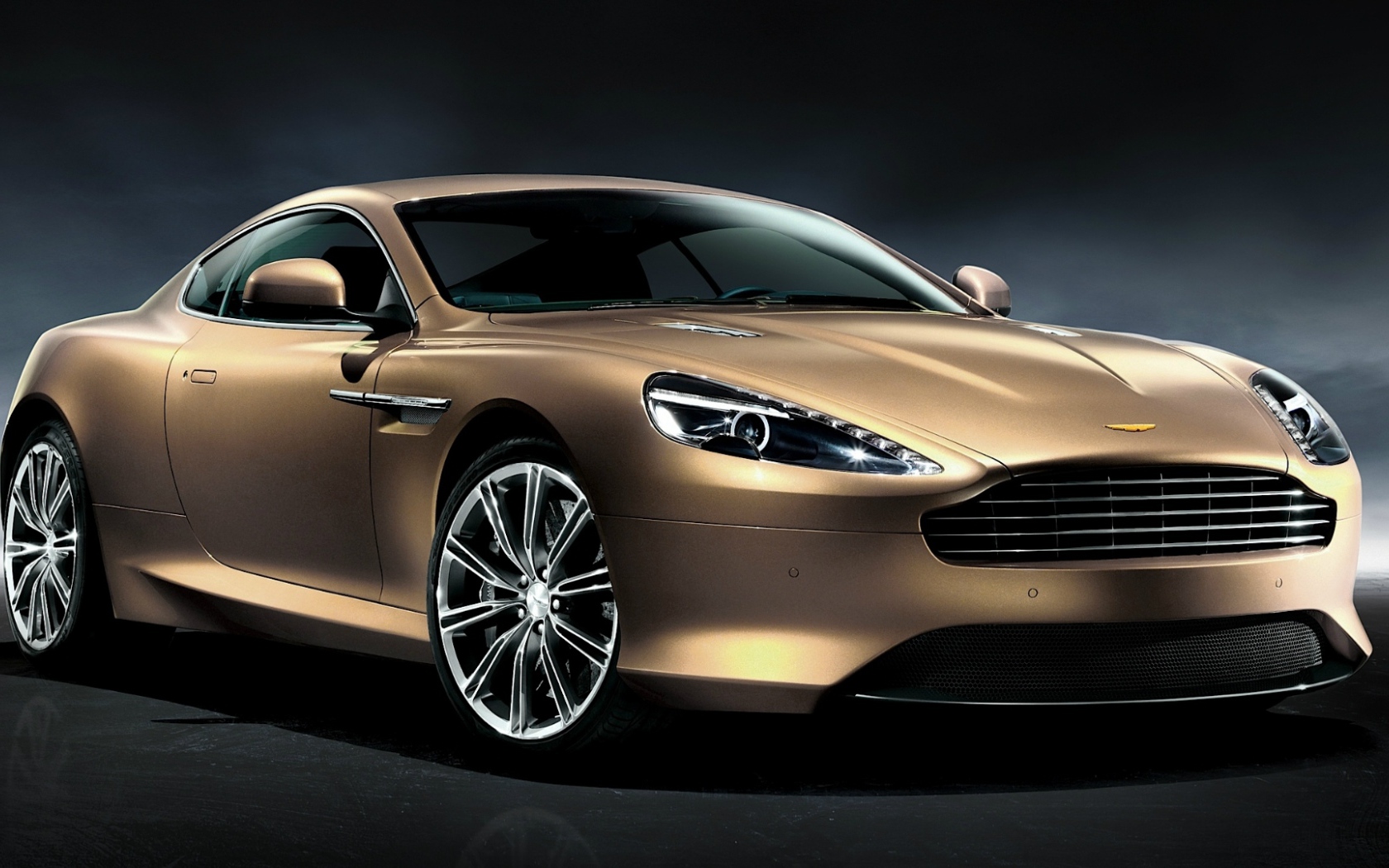 Красивый автомобиль Aston Martin virage