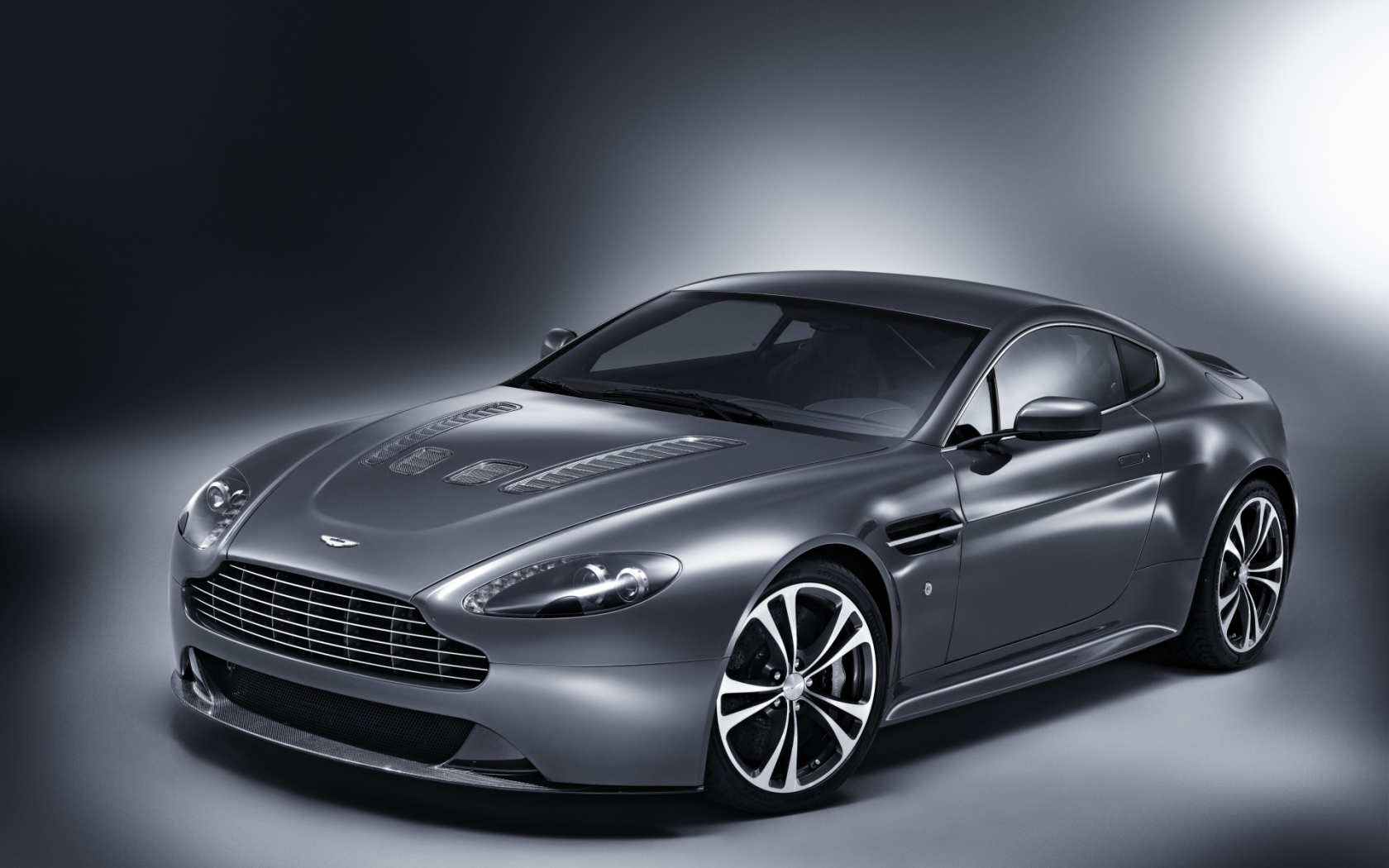 Новая машина Aston Martin db9