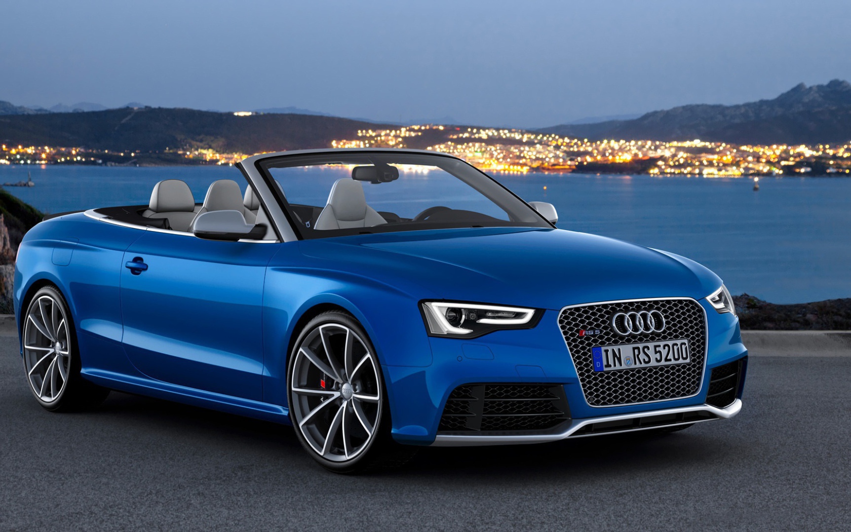 Новая машина Audi 2014