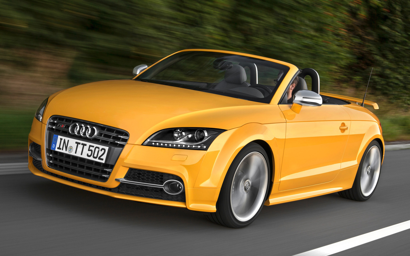 Красивый автомобиль Audi TT 2014 года в Москве