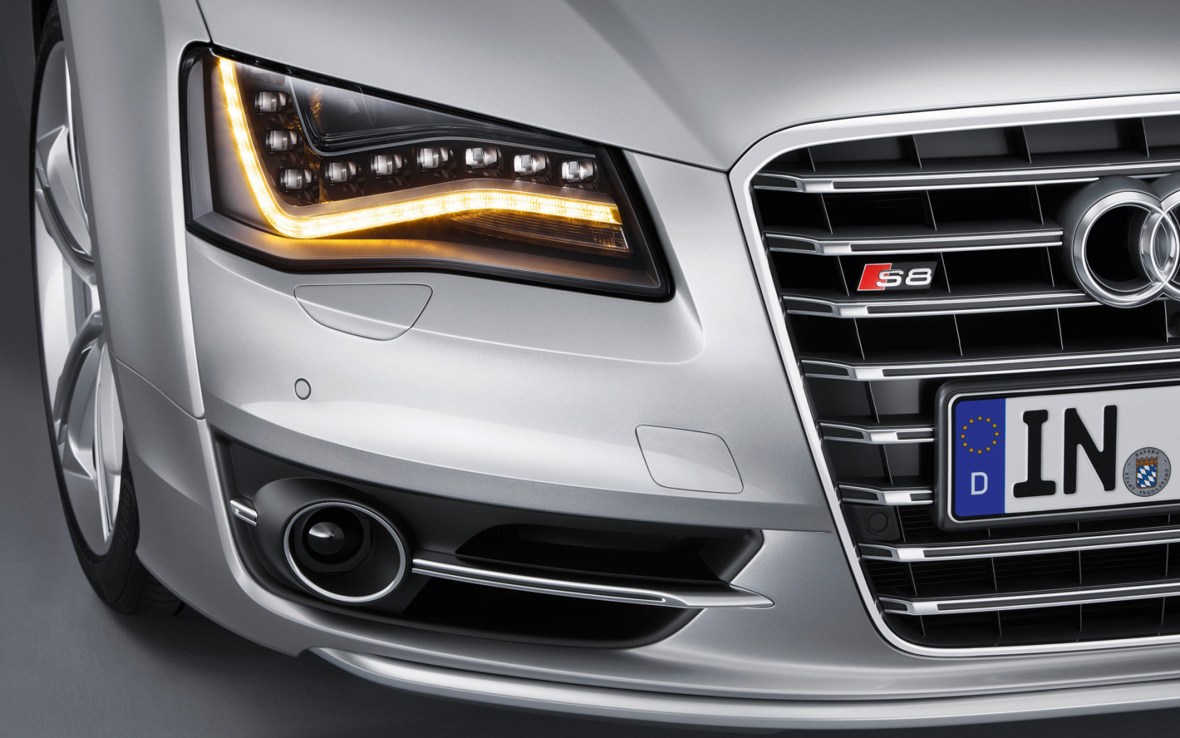 Тест драйв автомобиля audi s8