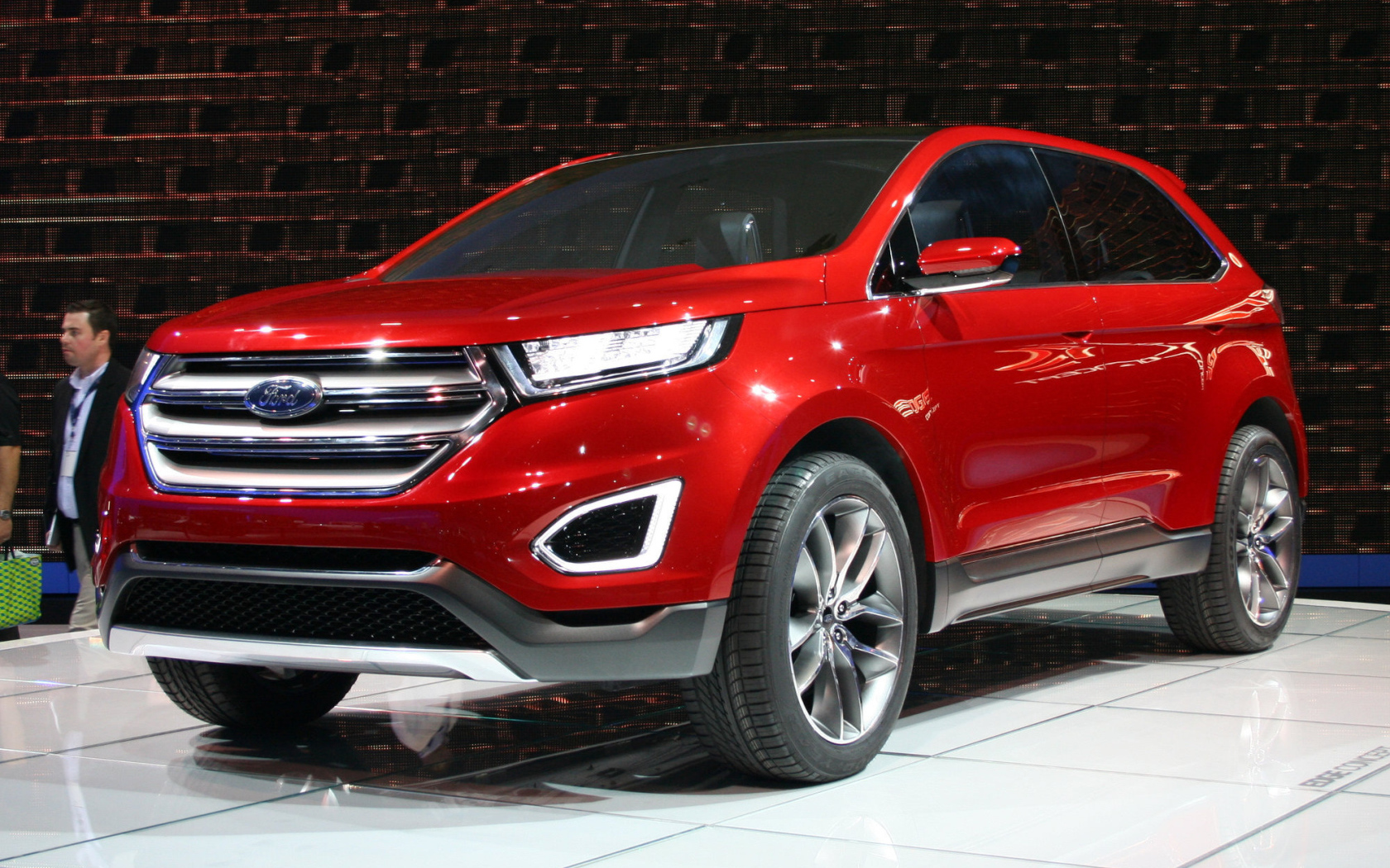 Красивый автомобиль Ford Edge 2014
