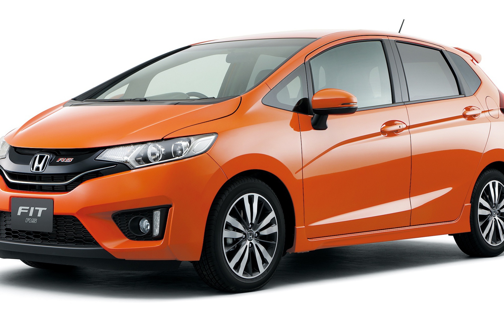 Красивый автомобиль Honda Fit 2014