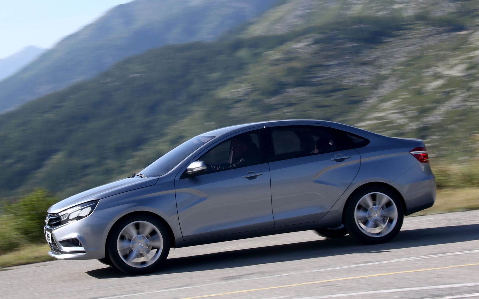 Стремительная Лада Веста