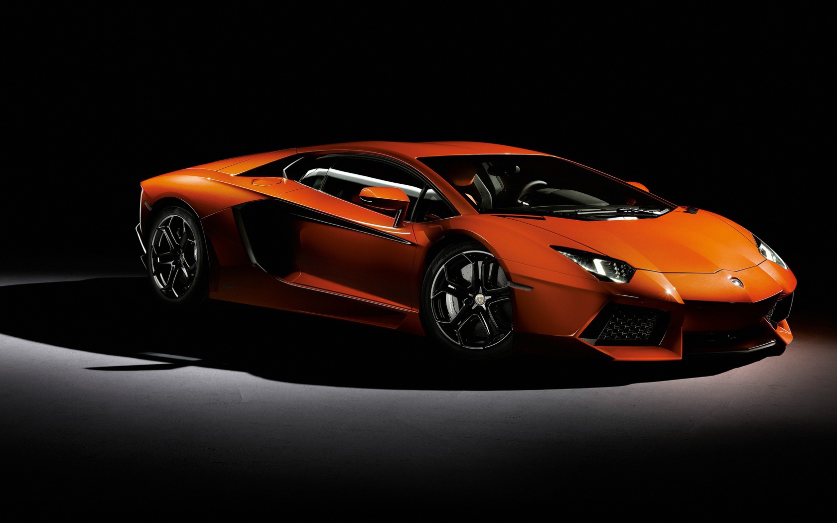 Оранжевый Lamborghini Aventador