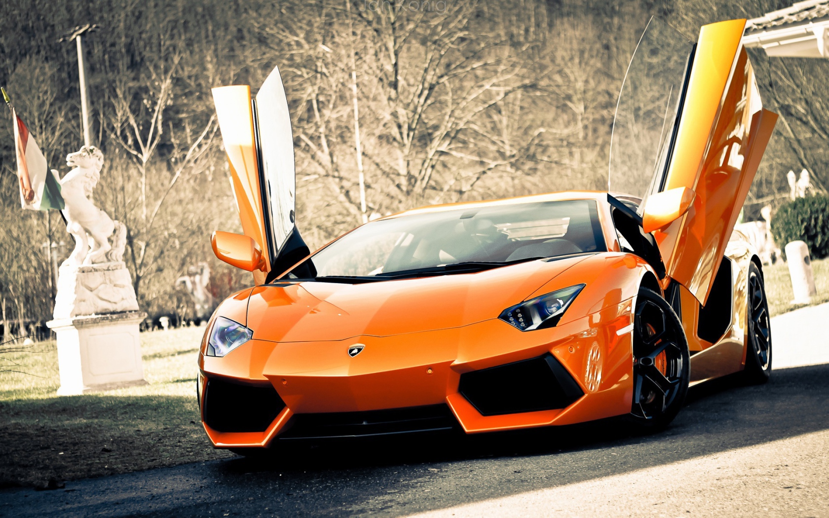 Супер автомобиль Lamborghini Aventador