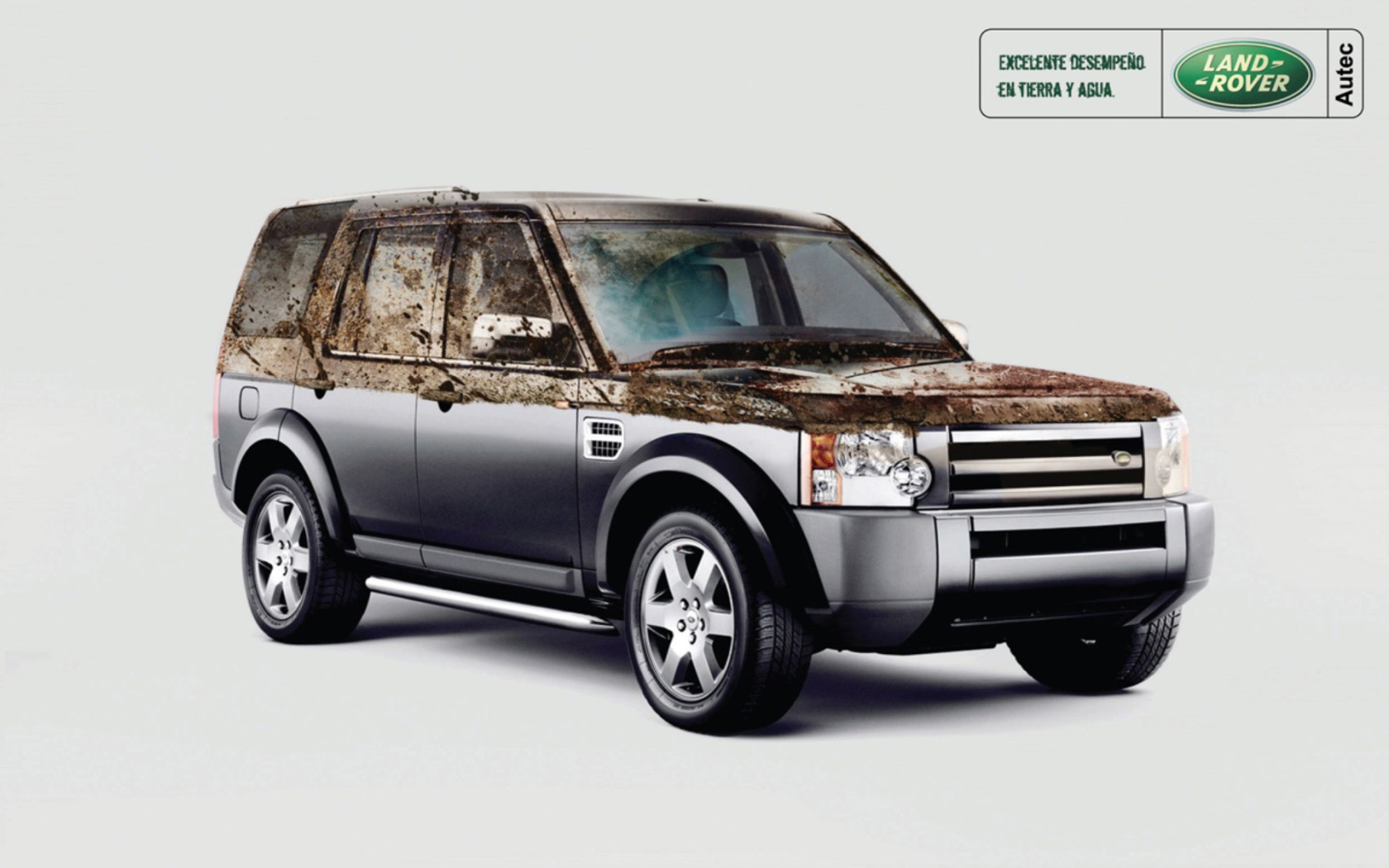 Красивый автомобиль Land Rover Discovery 3 в Москве